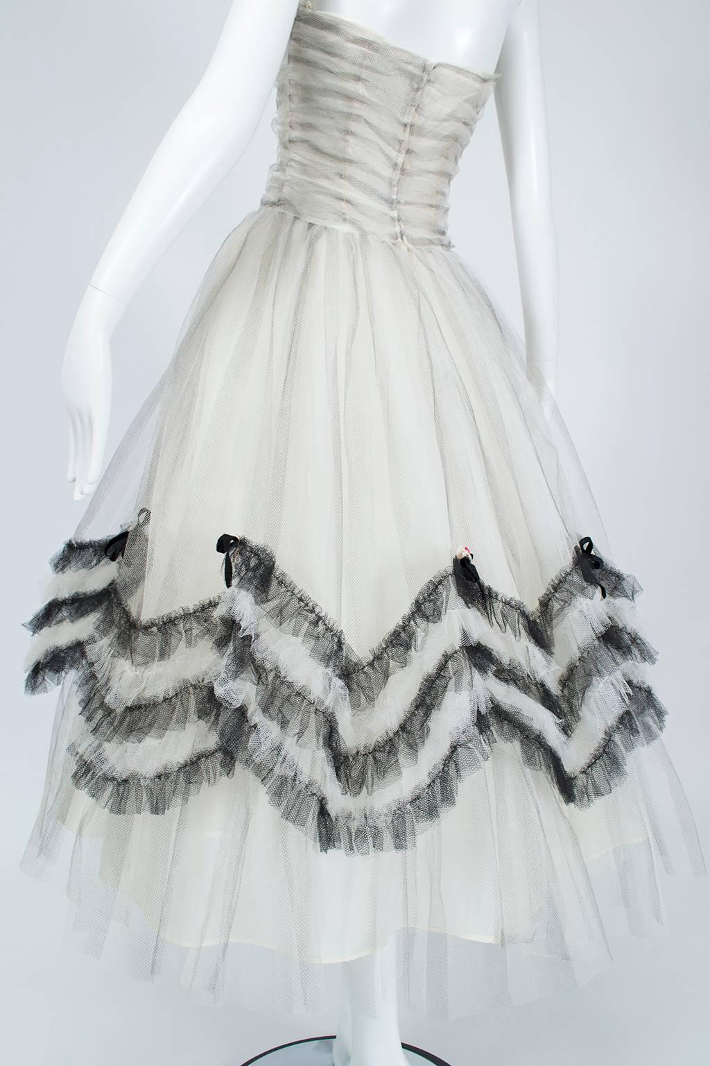 Parlsienne Coquette New Look Robe de soirée sans bretelles en tulle noir et blanc - S, 1950s Excellent état - En vente à Tucson, AZ