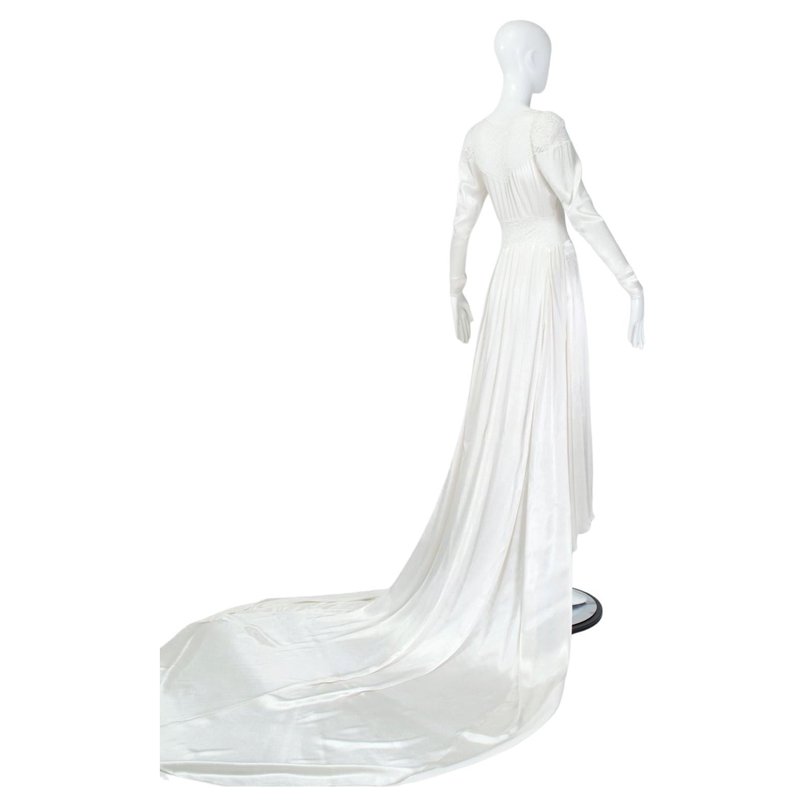 Fast nacktes weißes Satin-Deko-Hochzeitskleid aus Satin mit transparenten Spitzeneinsätzen aus Satin - XS, 1930er Jahre im Angebot