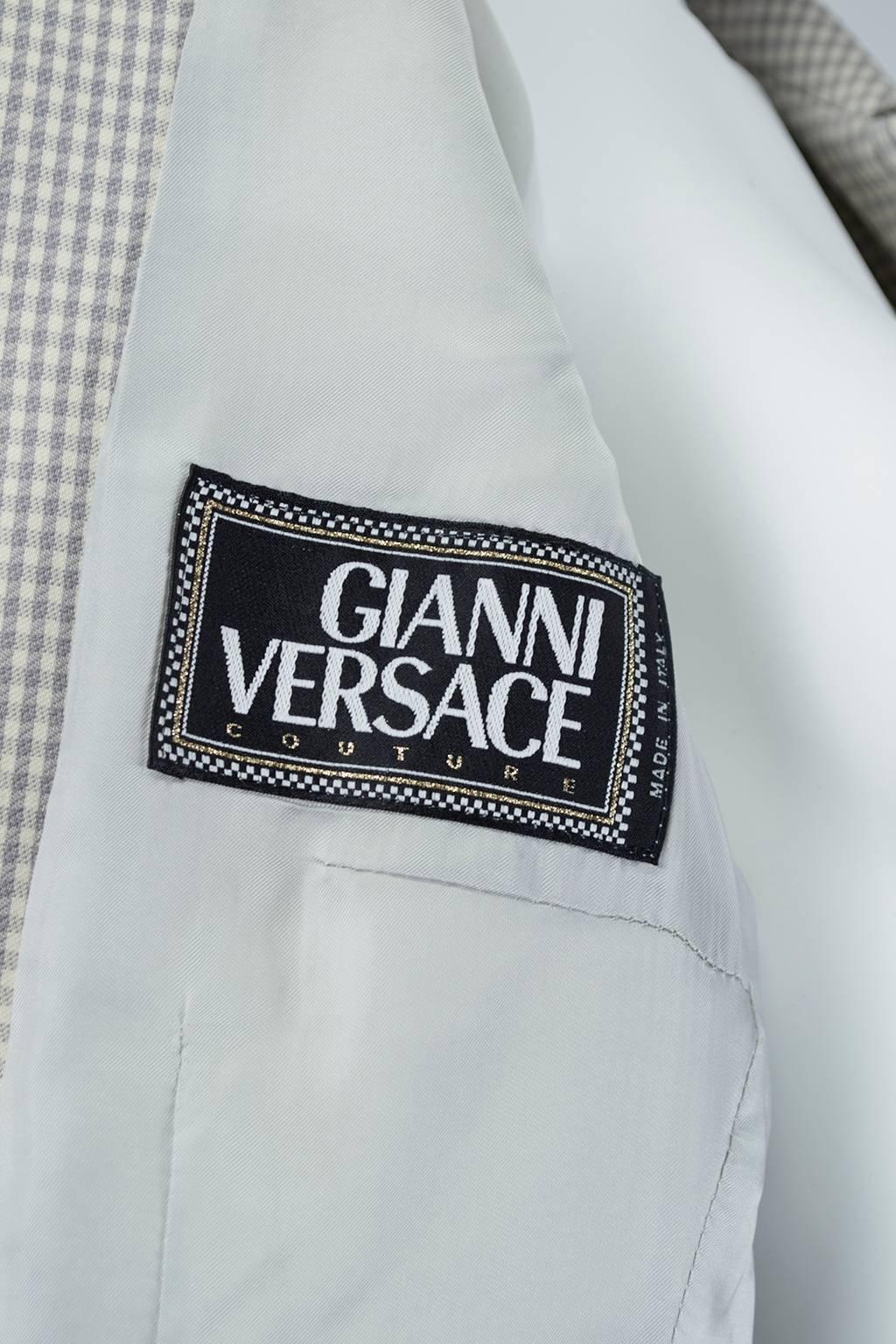 Gianni Versace Madonna Ad Gray Gingham Medusa Button Minirock Anzug mit Knopfleiste - S, 1995 im Angebot 2