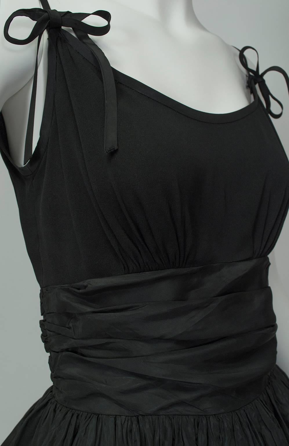 Schwarzes Schulterschleifen-Sabrina-Kleid mit Looping-Waschstraßen-Rock - XS, 1950s im Angebot 2