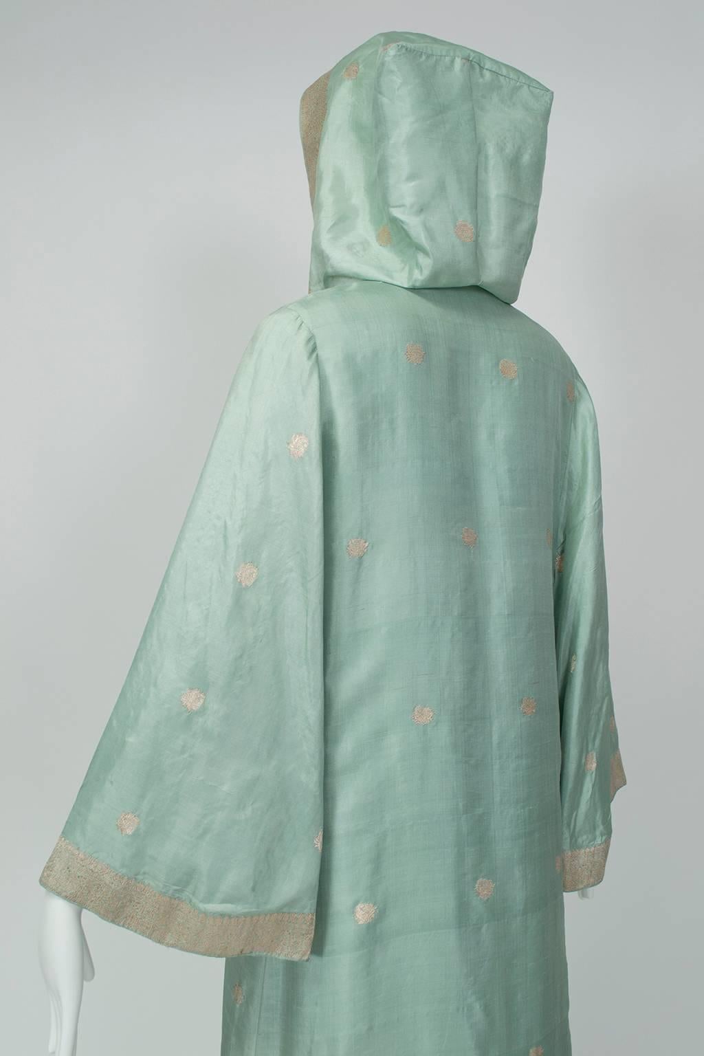 Green Sari Silk and Gold Thread Hooded Kaftan w Provenance, Tunisia - M, 1970s In Good Condition For Sale In Tucson, AZ