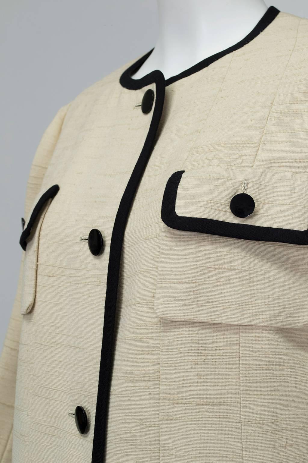 Traina-Norell Mod Ivory ¾ Coat with Contrast Piping - Medium, 1950s In Good Condition For Sale In Tucson, AZ