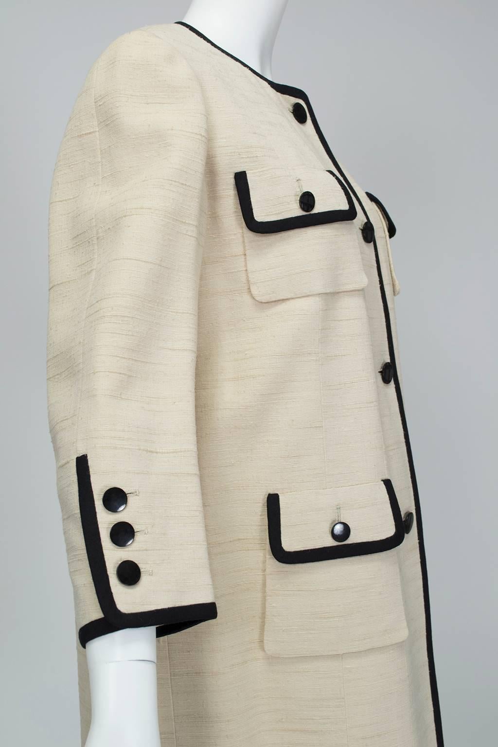 Women's Traina-Norell Mod Ivory ¾ Coat with Contrast Piping - Medium, 1950s For Sale
