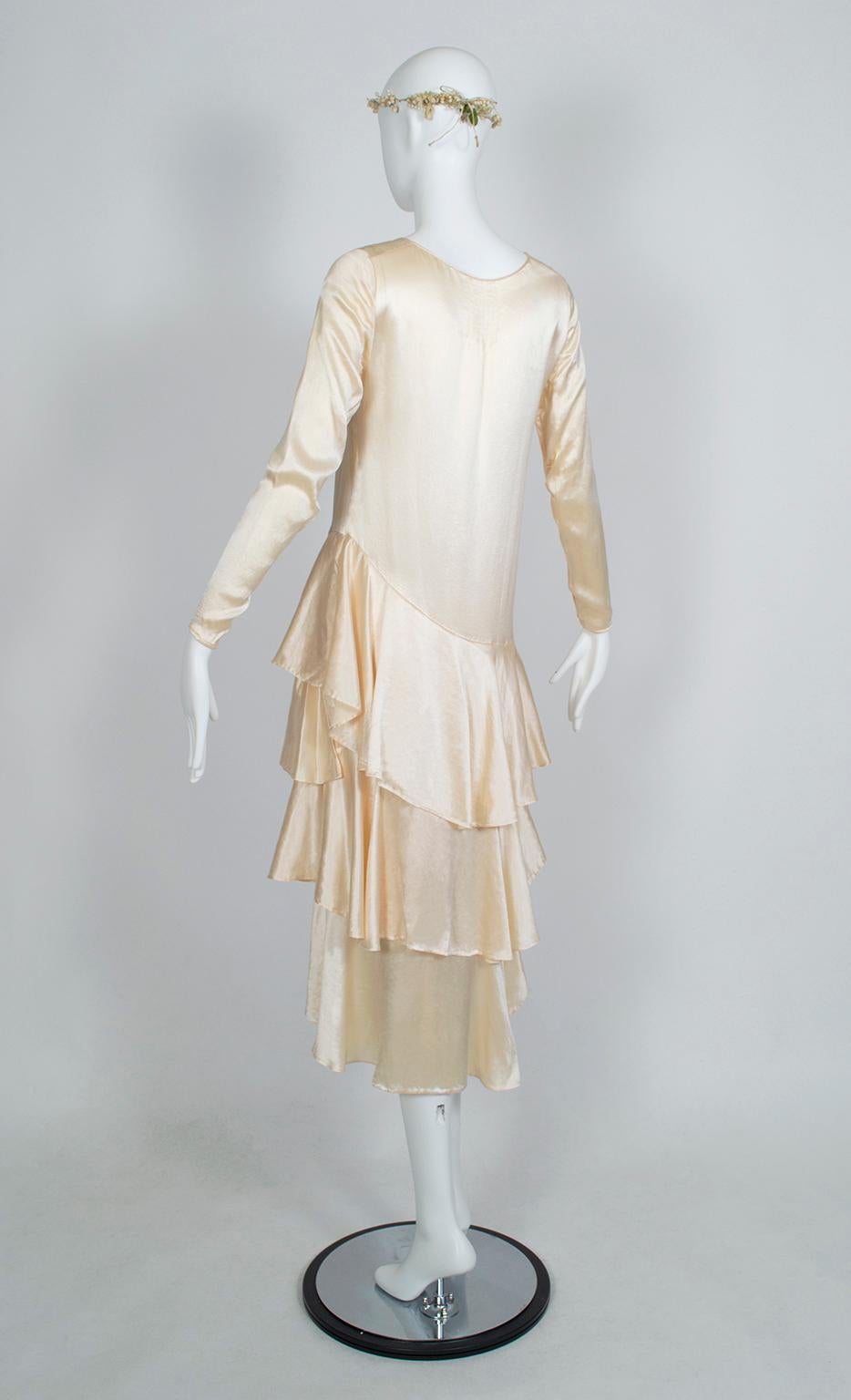 Women's Asymmetrical Dip Hem Wedding Dress with Orange Blossom Garland, 1920s