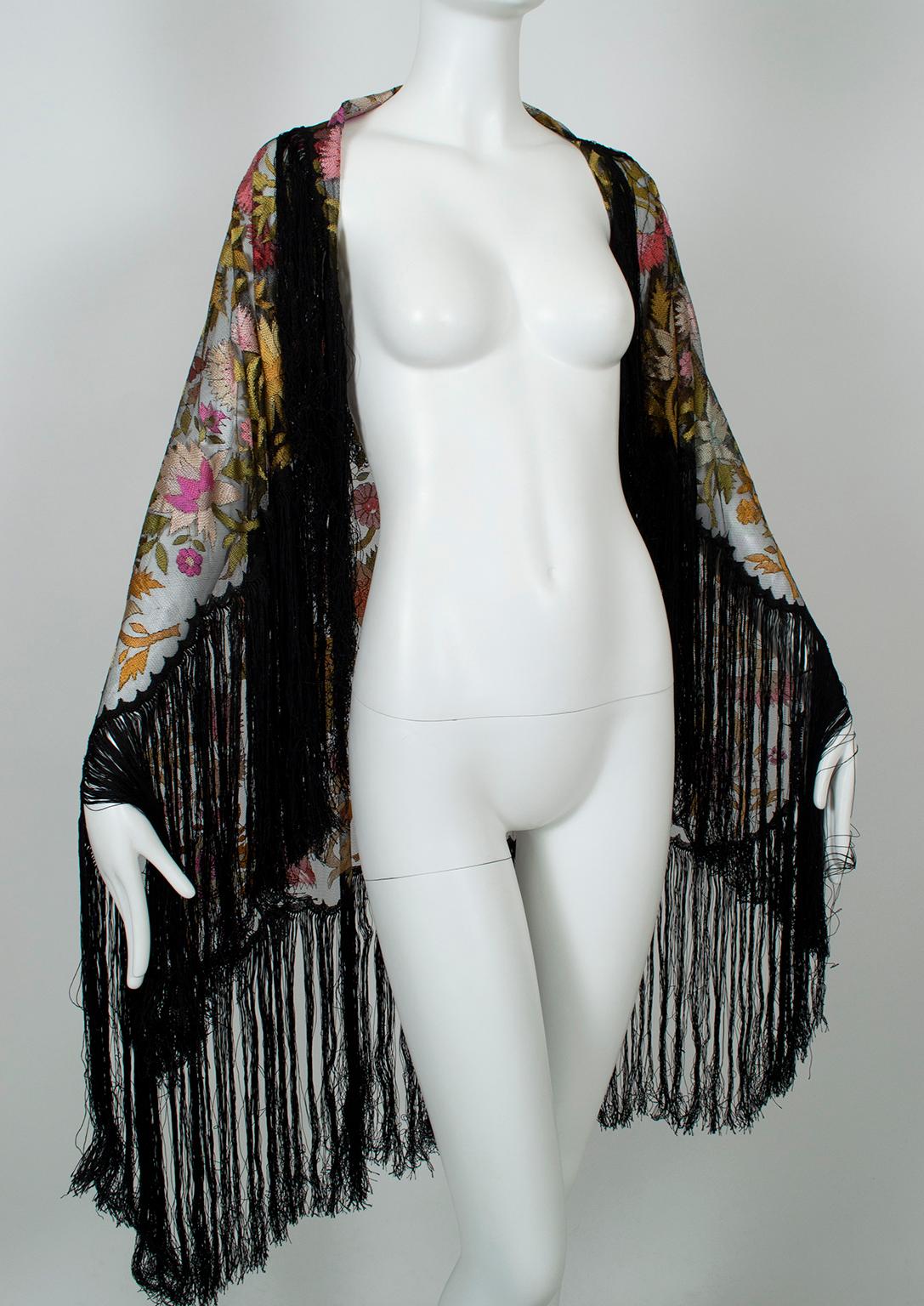 Châle de piano en soie brodée noire Haute Couture Mantilla w Provenance - 1900s Pour femmes en vente
