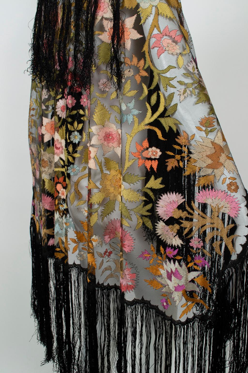 Haute Couture Black Embroidered Silk Piano Shawl Mantilla w Provenance - 1900s In Excellent Condition For Sale In Tucson, AZ