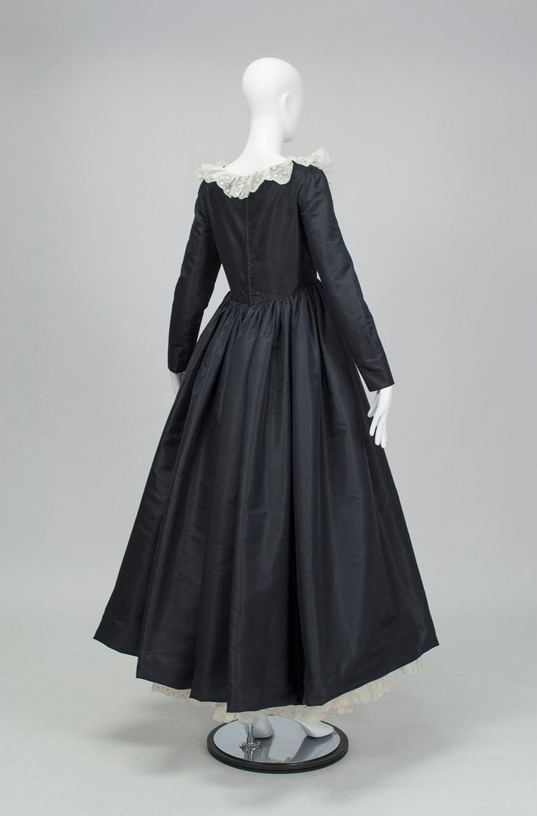 Oscar de la Renta Navy Silk Lacing-Bodice Elizabethan Revival Gown - Small, 1971 In Excellent Condition For Sale In Tucson, AZ