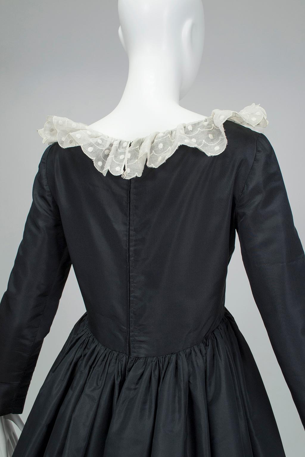 Oscar de la Renta Navy Silk Lacing-Bodice Elizabethan Revival Gown - Small, 1971 In Excellent Condition For Sale In Tucson, AZ