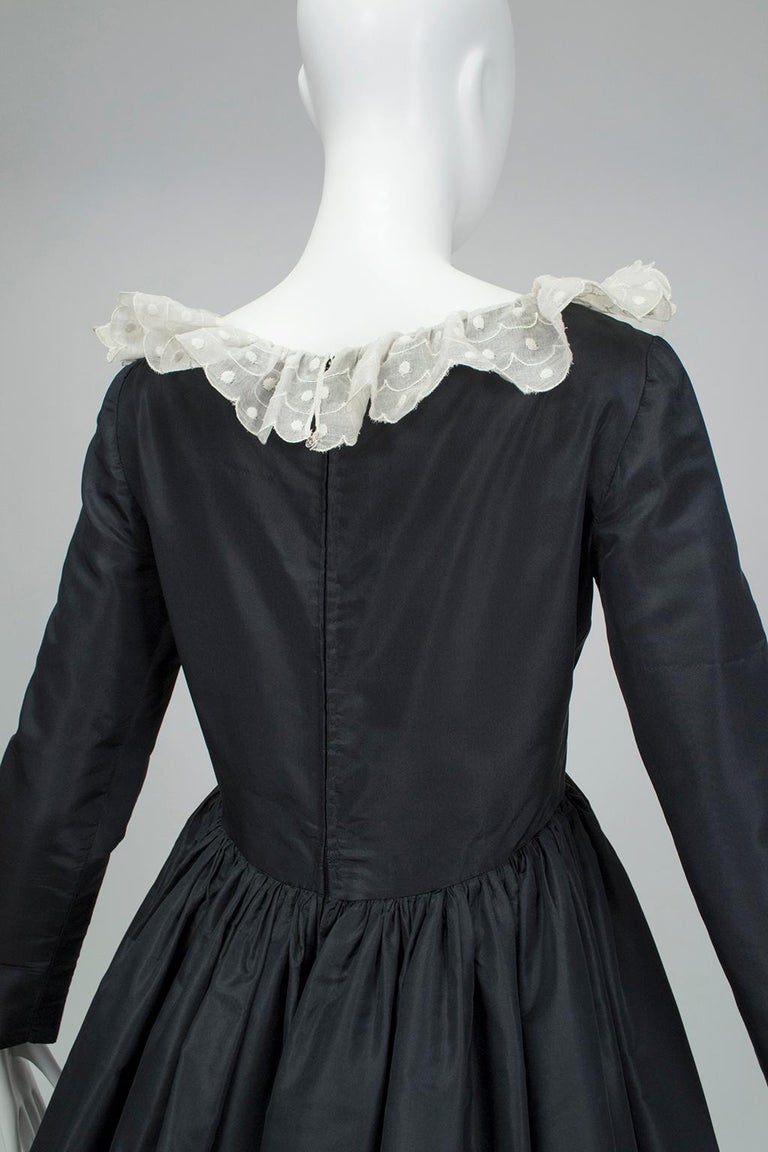 Oscar de la Renta Navy Silk Lacing-Bodice Elizabethan Revival Gown - Small, 1971 For Sale 2