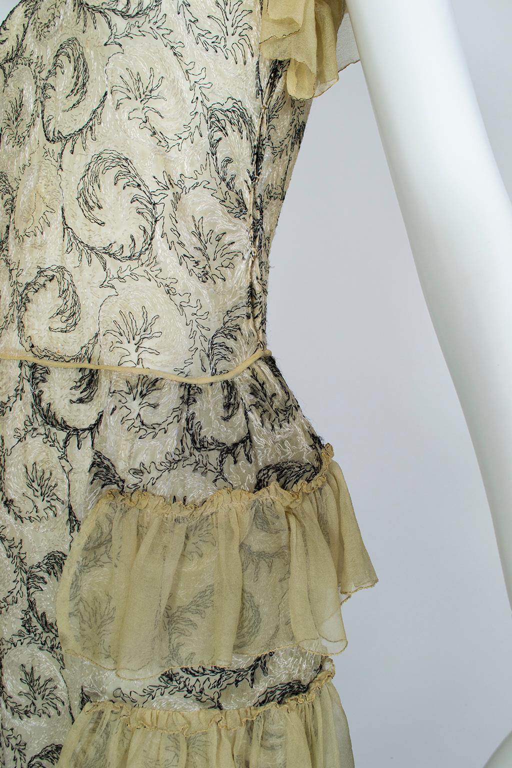 Chartreuse Edwardian Chiffon Robe de Style with Scrolling Embroidery - XS, 1910s For Sale 2