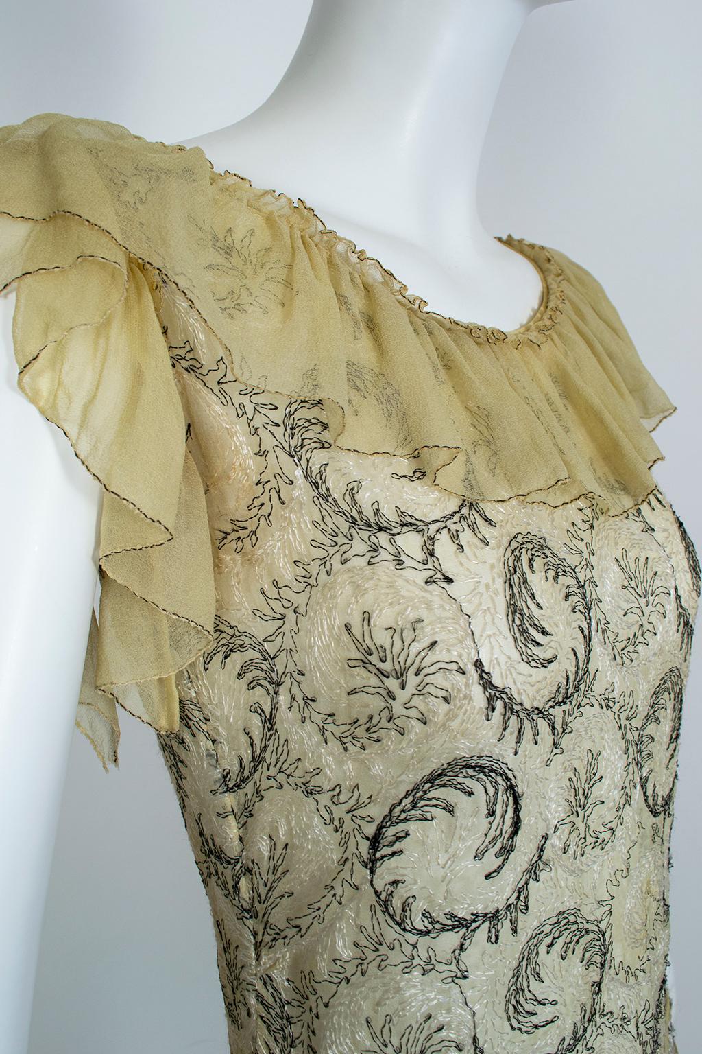 Chartreuse Edwardian Chiffon Robe de Style with Scrolling Embroidery - XS, 1910s For Sale 1
