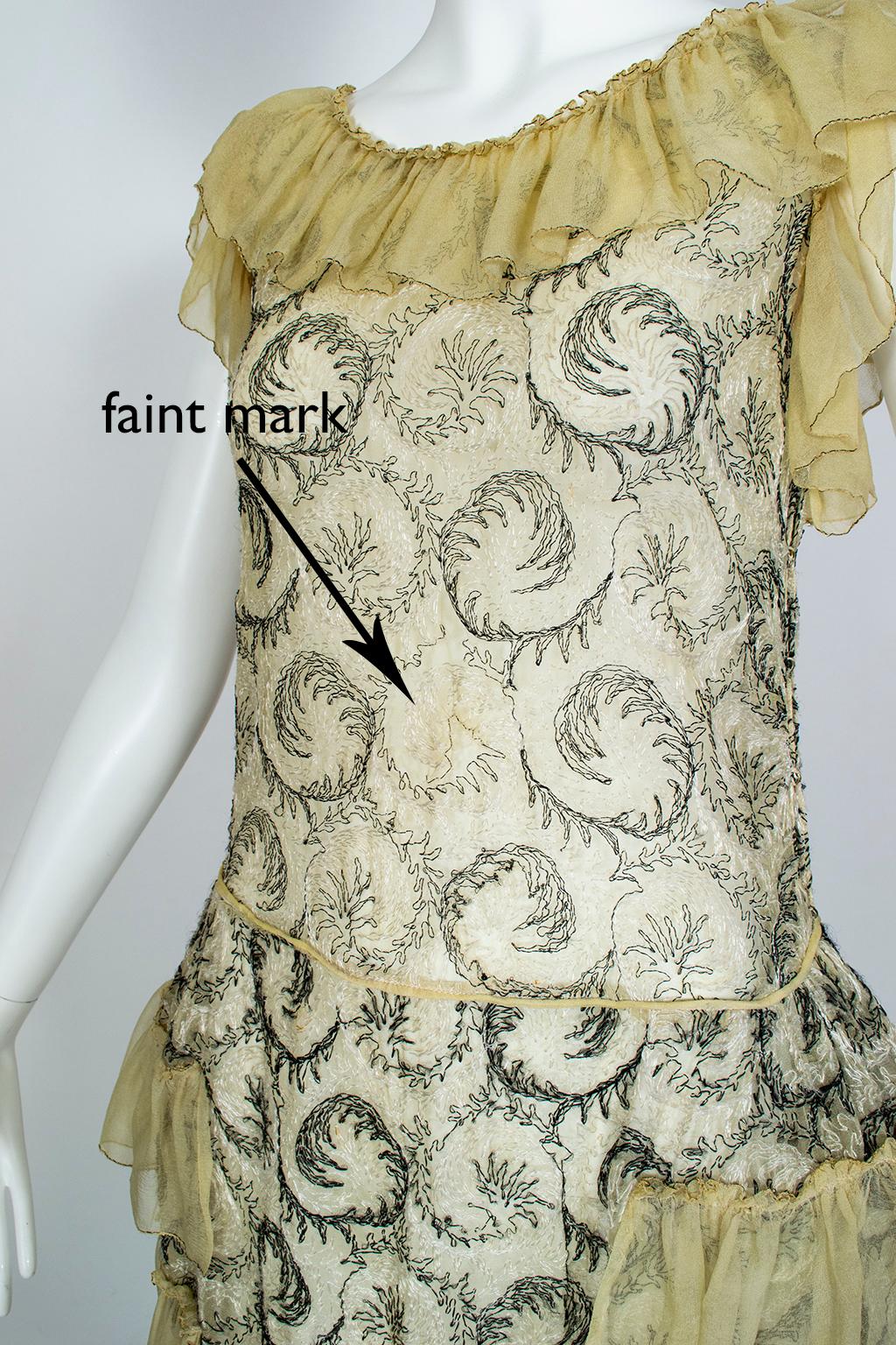 Chartreuse Edwardian Chiffon Robe de Style with Scrolling Embroidery - XS, 1910s For Sale 8