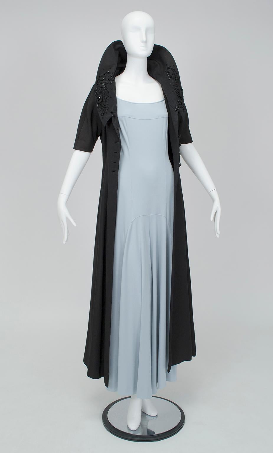 Neu New Look Schwarzer schwerer Mantel aus Faille mit Perlen und Porträtkragen - S, 1950er Jahre im Angebot 7