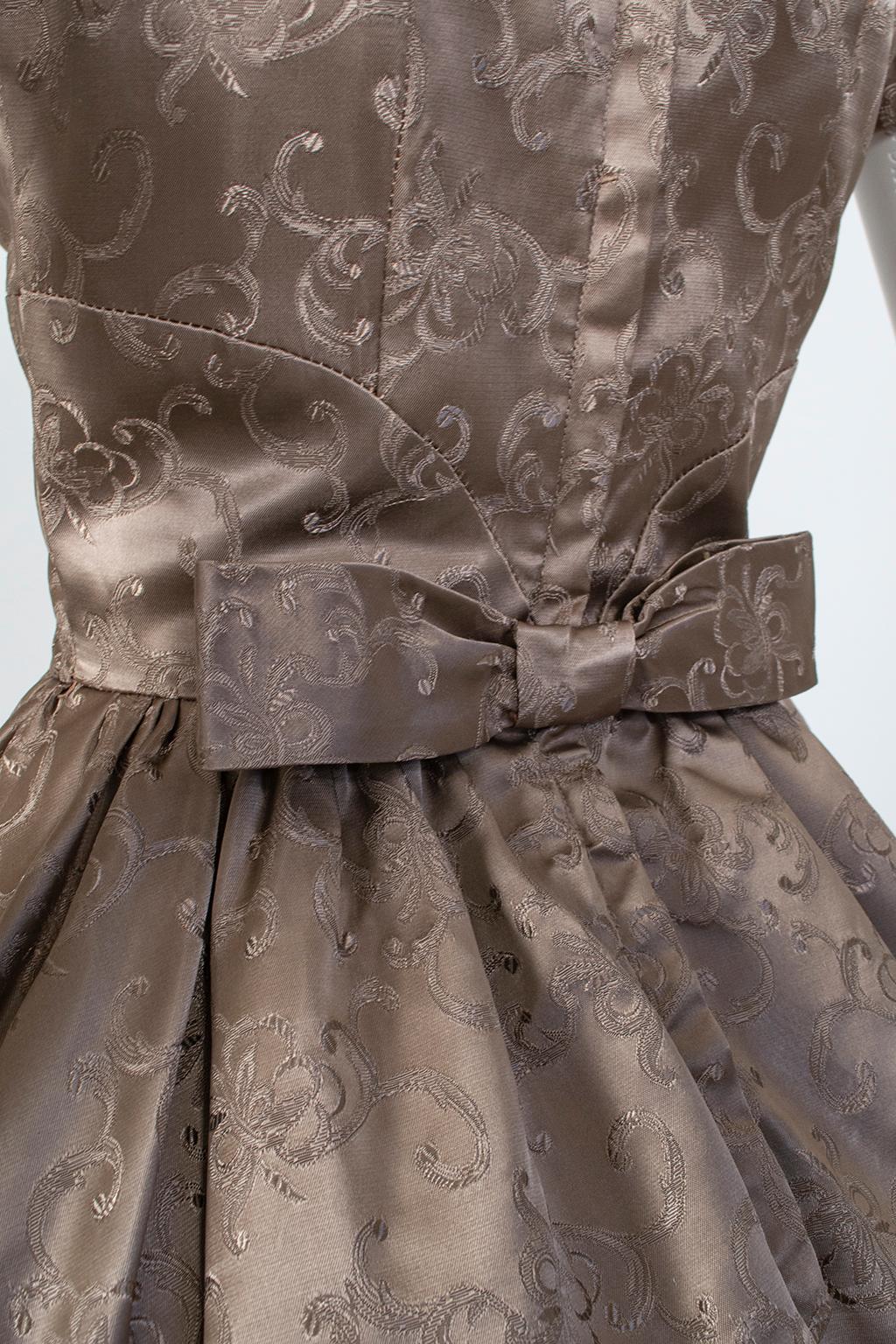 New Look Taupe Silk Sateen Jacquard Cutaway Decolletage Party Dress - S, 1950s in vendita 4