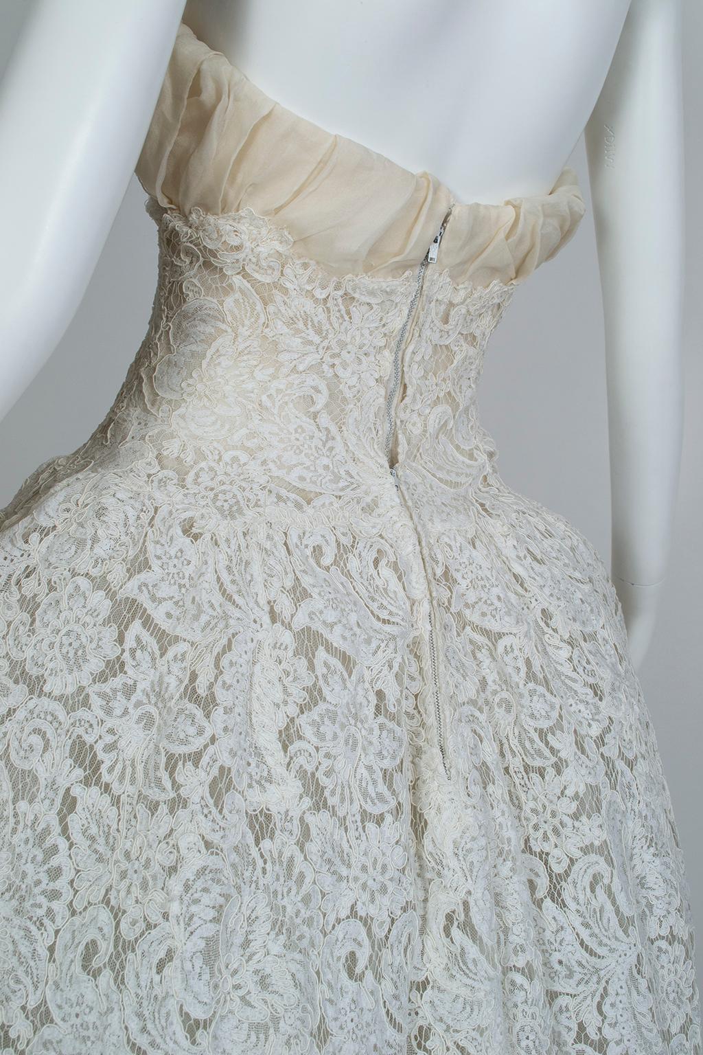 Strapless Ivory Guipure Lace Corseted Robe Française Wedding Dress - XS, 1950s 6