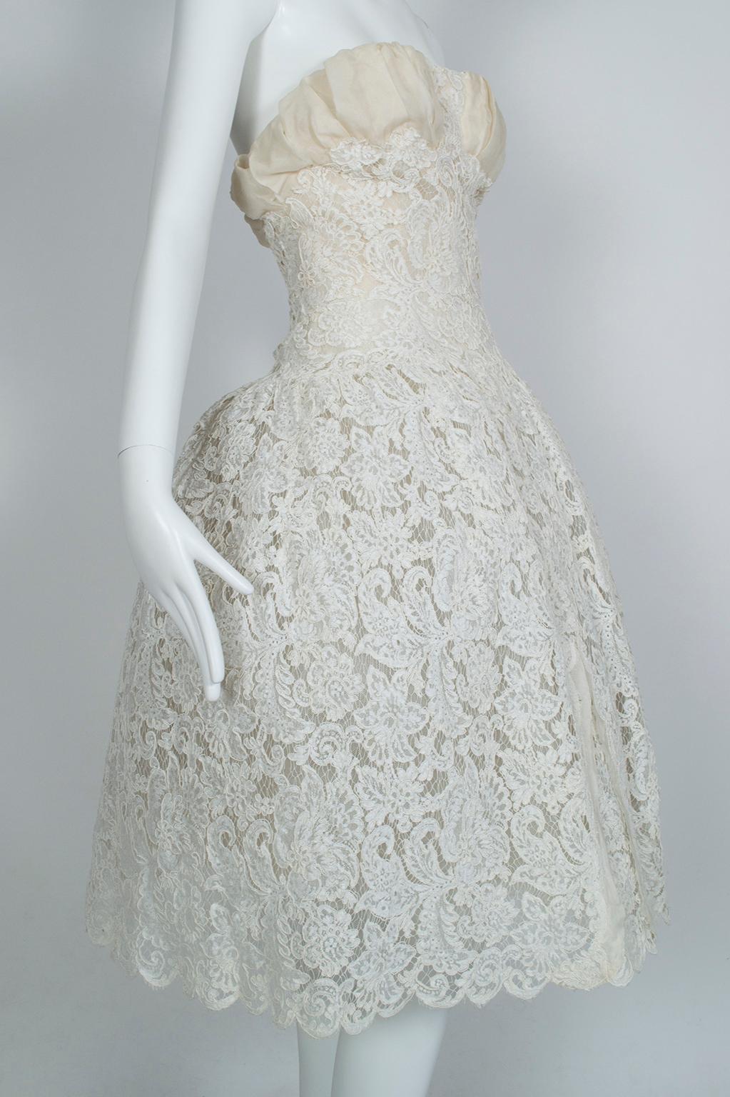 Strapless Ivory Guipure Lace Corseted Robe Française Wedding Dress - XS, 1950s 4