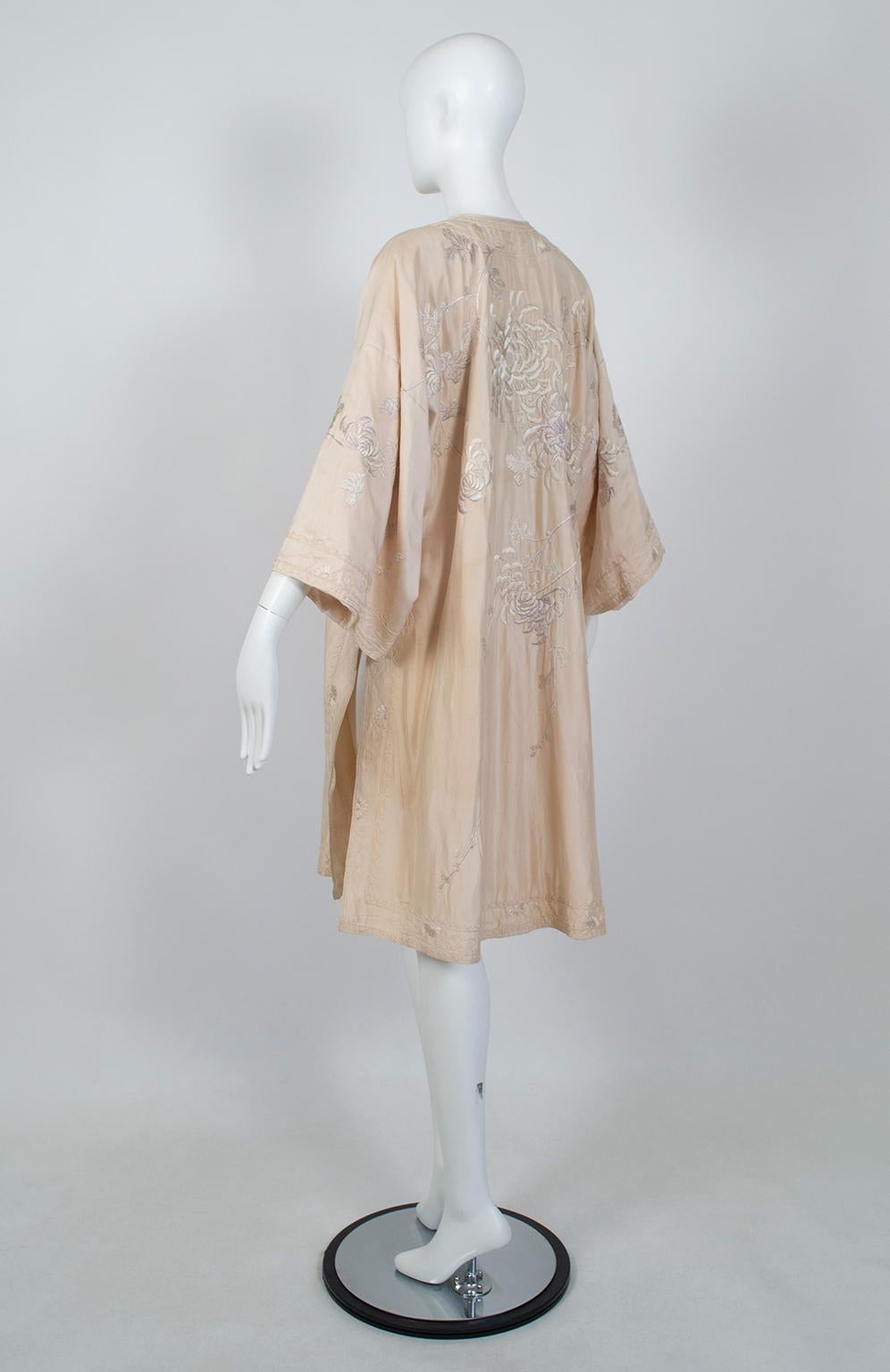 Robe édouardienne rose pâle en soie de Canton brodée (taille L/S), années 1900 Pour femmes en vente