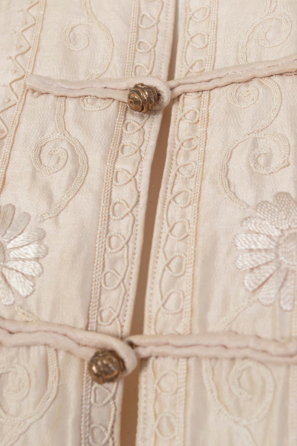 Blush Edwardian *Larger Size* Padded Canton Silk Embroidered Robe - O/S, 1900s For Sale 1