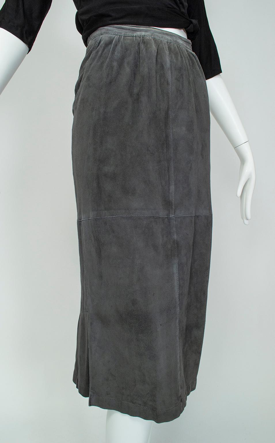 Minimalist Gianfranco Ferré Charcoal Gray Suede Midi Trumpet Skirt - S, 1980s In Good Condition For Sale In Tucson, AZ