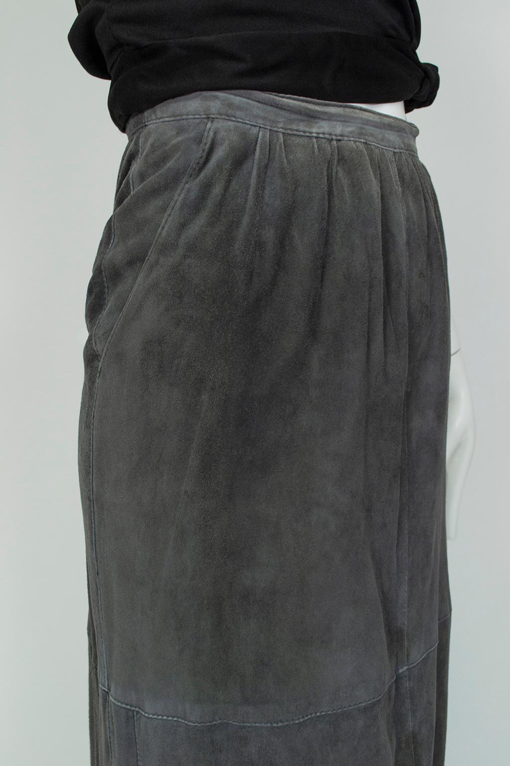 Women's Minimalist Gianfranco Ferré Charcoal Gray Suede Midi Trumpet Skirt - S, 1980s For Sale