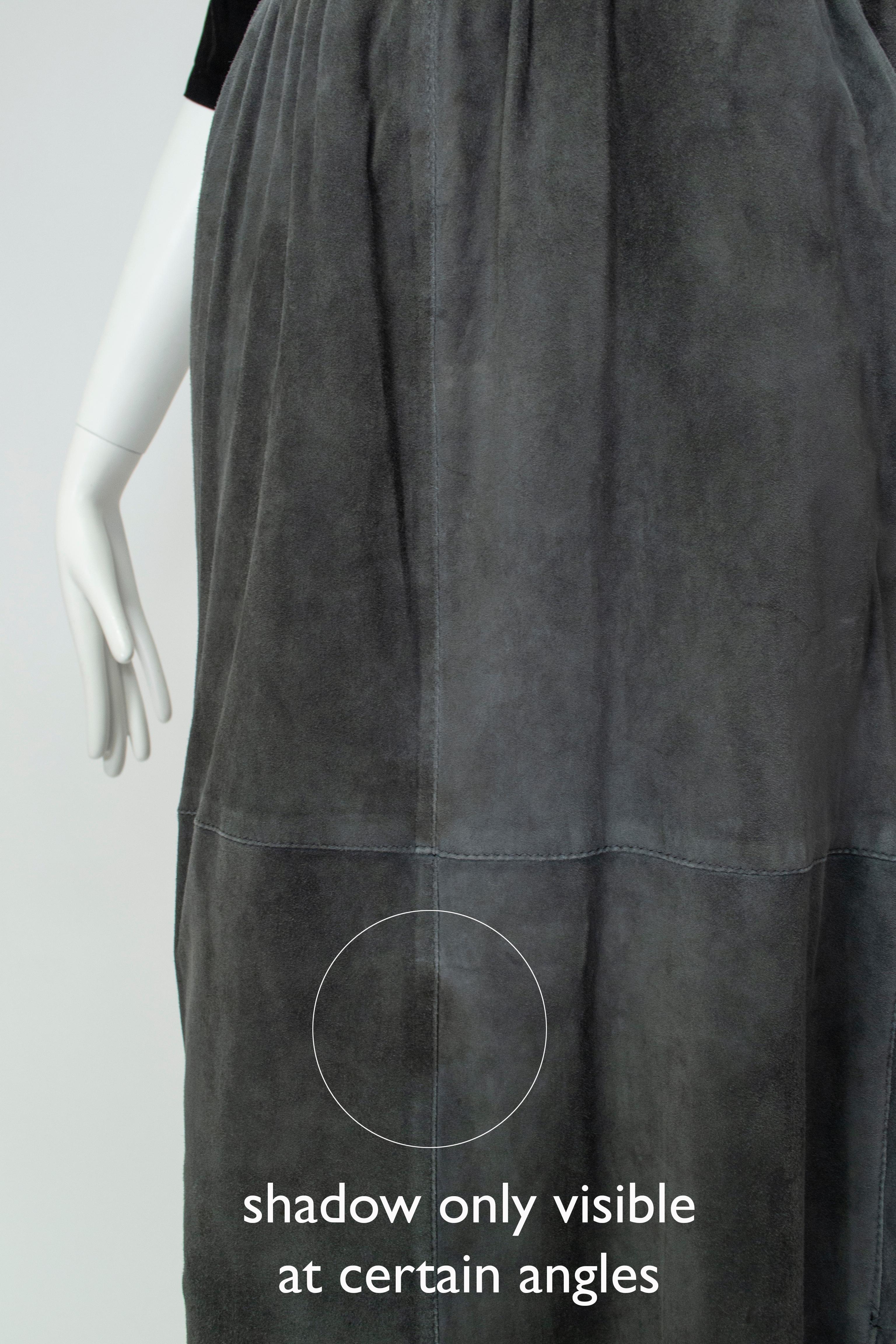 Minimalist Gianfranco Ferré Charcoal Gray Suede Midi Trumpet Skirt - S, 1980s For Sale 7