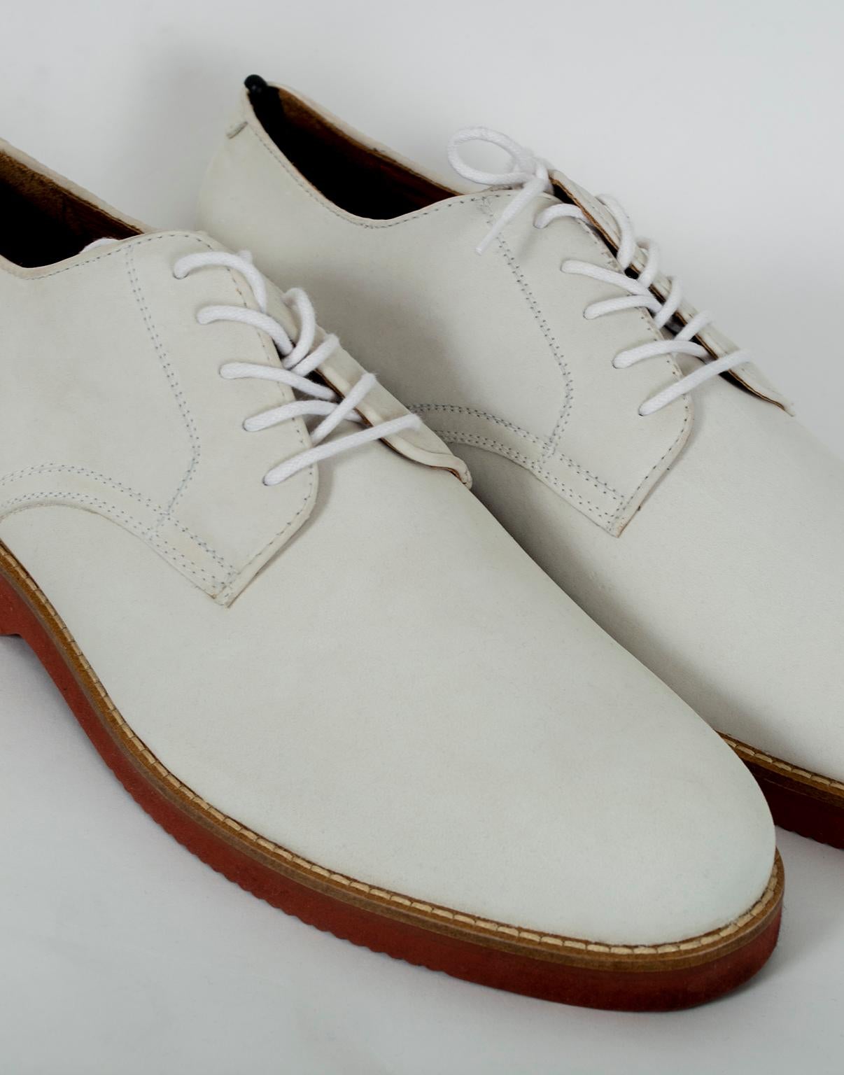 Gray New Men’s Winter White Nubuck Oxford Brogues, 21st Century