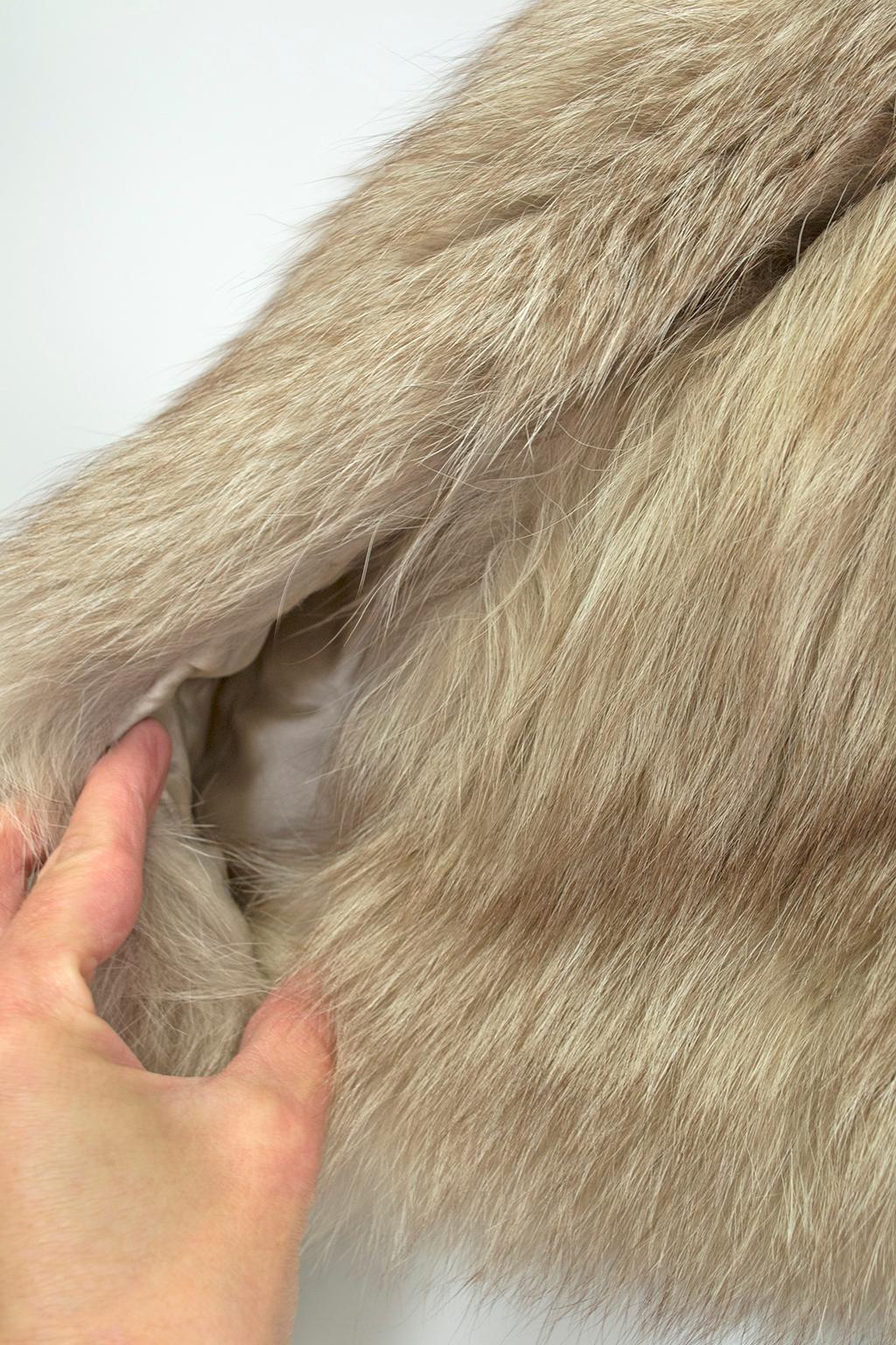 Plunging Taupe Fox Stole with Horizontal Pelts, 1950s 3