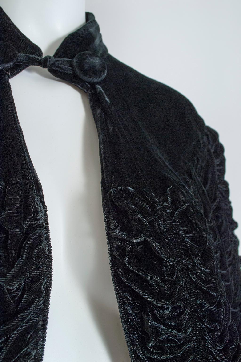 Women's Black Regency Ruched and Scalloped Silk Velvet Pelerine Mantle Cape - S-M, 1930s For Sale