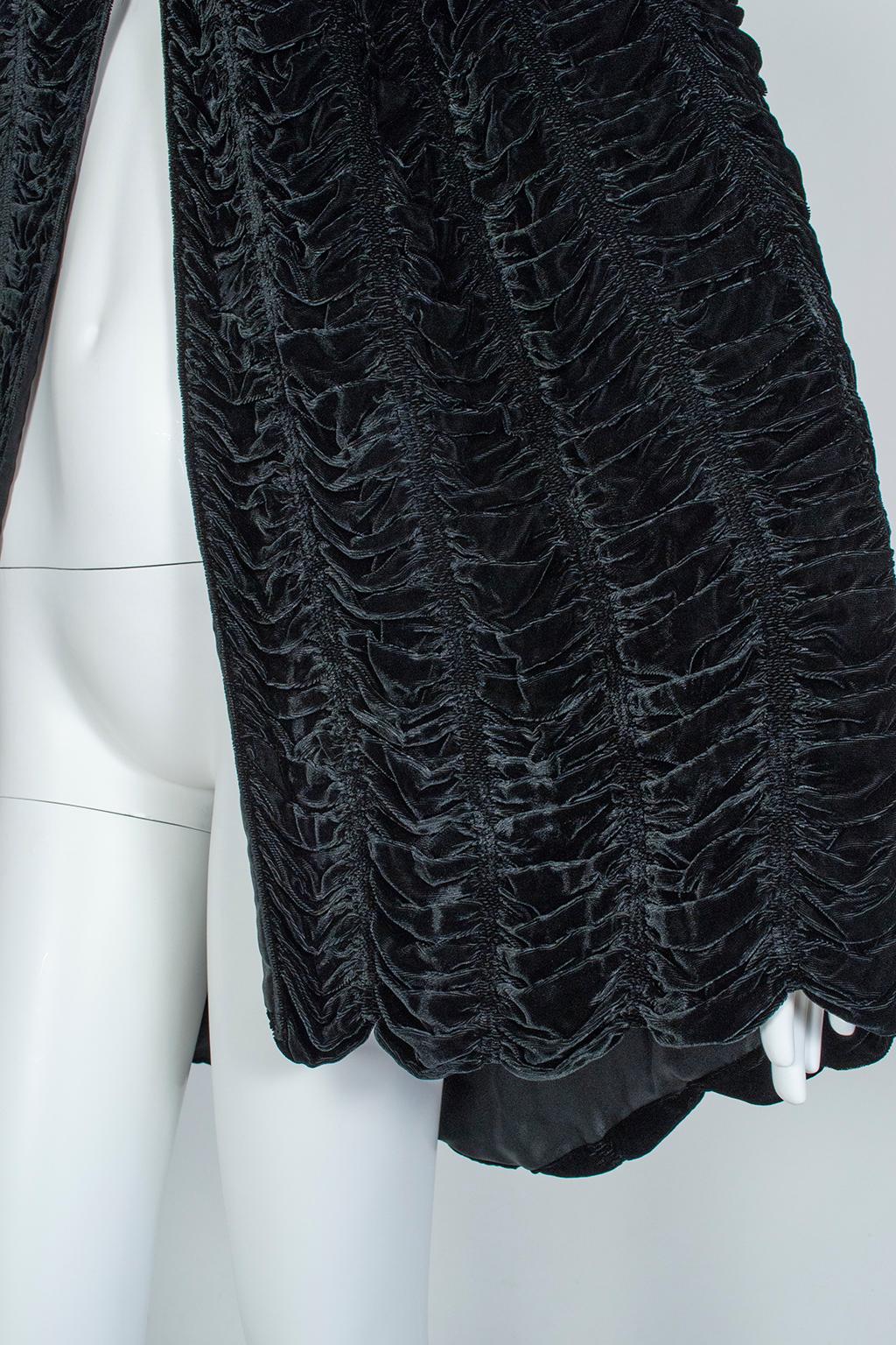 Black Regency Ruched and Scalloped Silk Velvet Pelerine Mantle Cape - S-M, 1930s For Sale 1