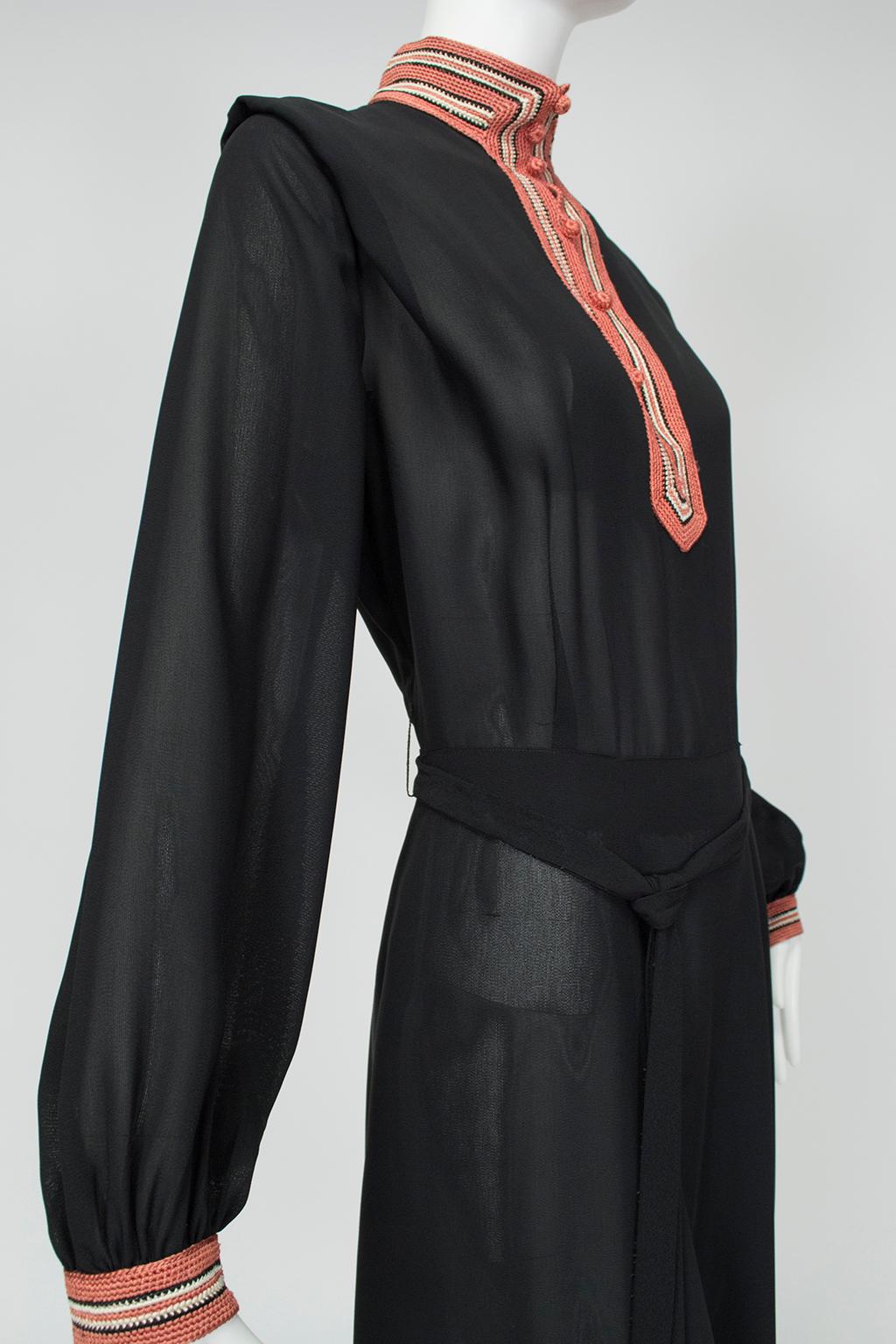 Black Crêpe Shirtwaist Dress w Coral Ottoman Crochet Mandarin Placket - M, 1940s In Excellent Condition For Sale In Tucson, AZ