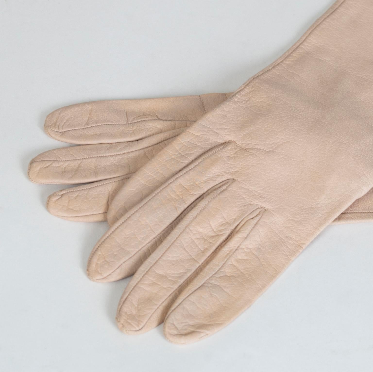 Pale Pink Seide gefüttert Kidskin Leder Forearm Gauntlet Abendhandschuhe-XS-S, 1950er Jahre Damen im Angebot