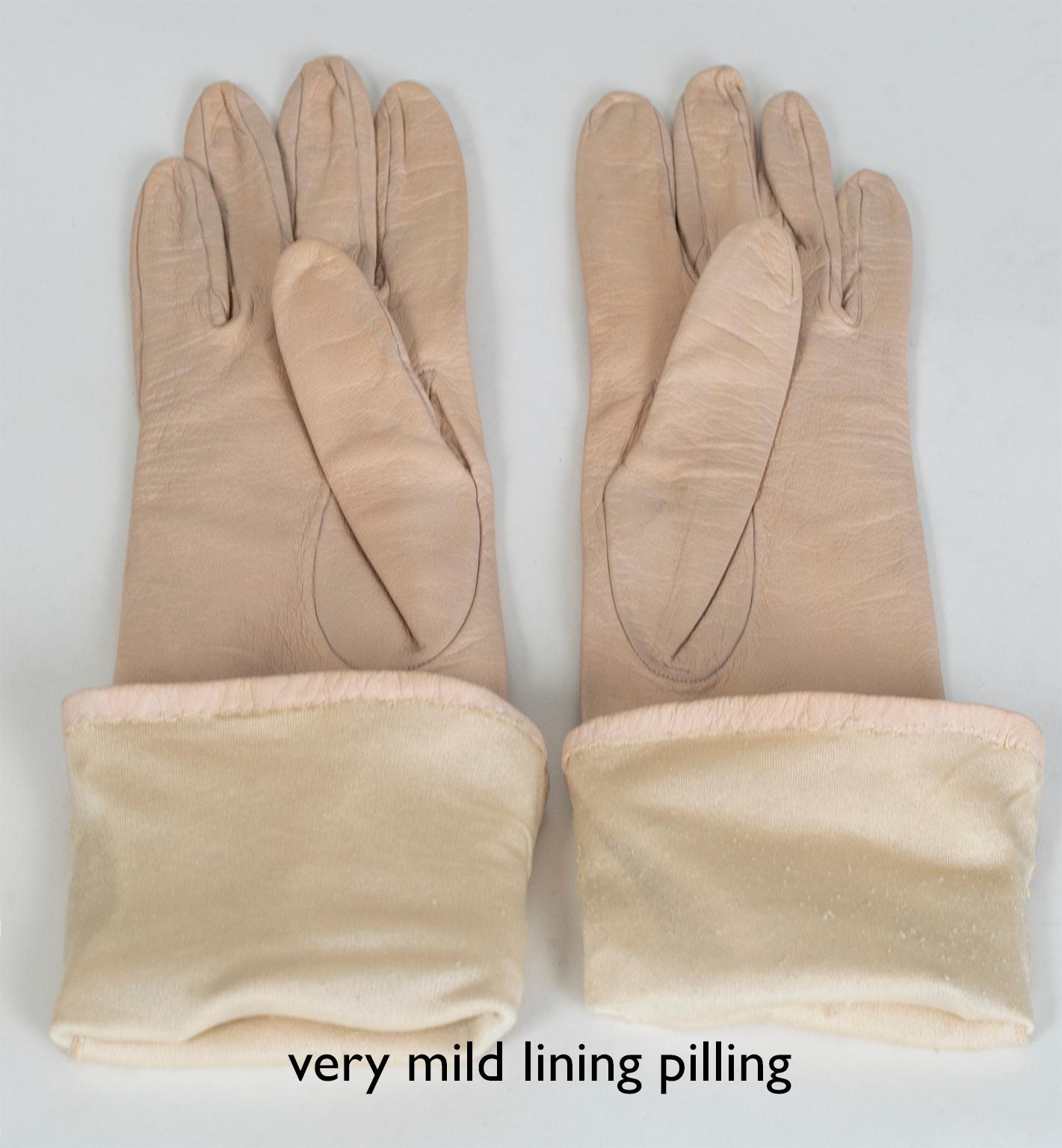 Pale Pink Silk-Lined Kidskin Leather Forearm Gauntlet Evening Gloves-XS-S, 1950s In Good Condition For Sale In Tucson, AZ
