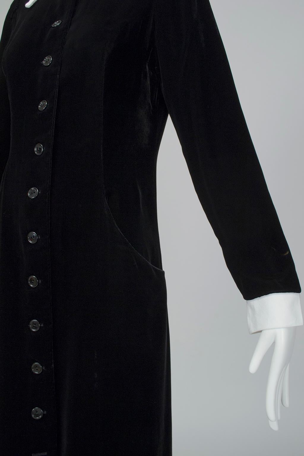 Minimalist Black Velvet Contrast Coat Dress with White Appliqué Collar- S, 1940s In Good Condition In Tucson, AZ