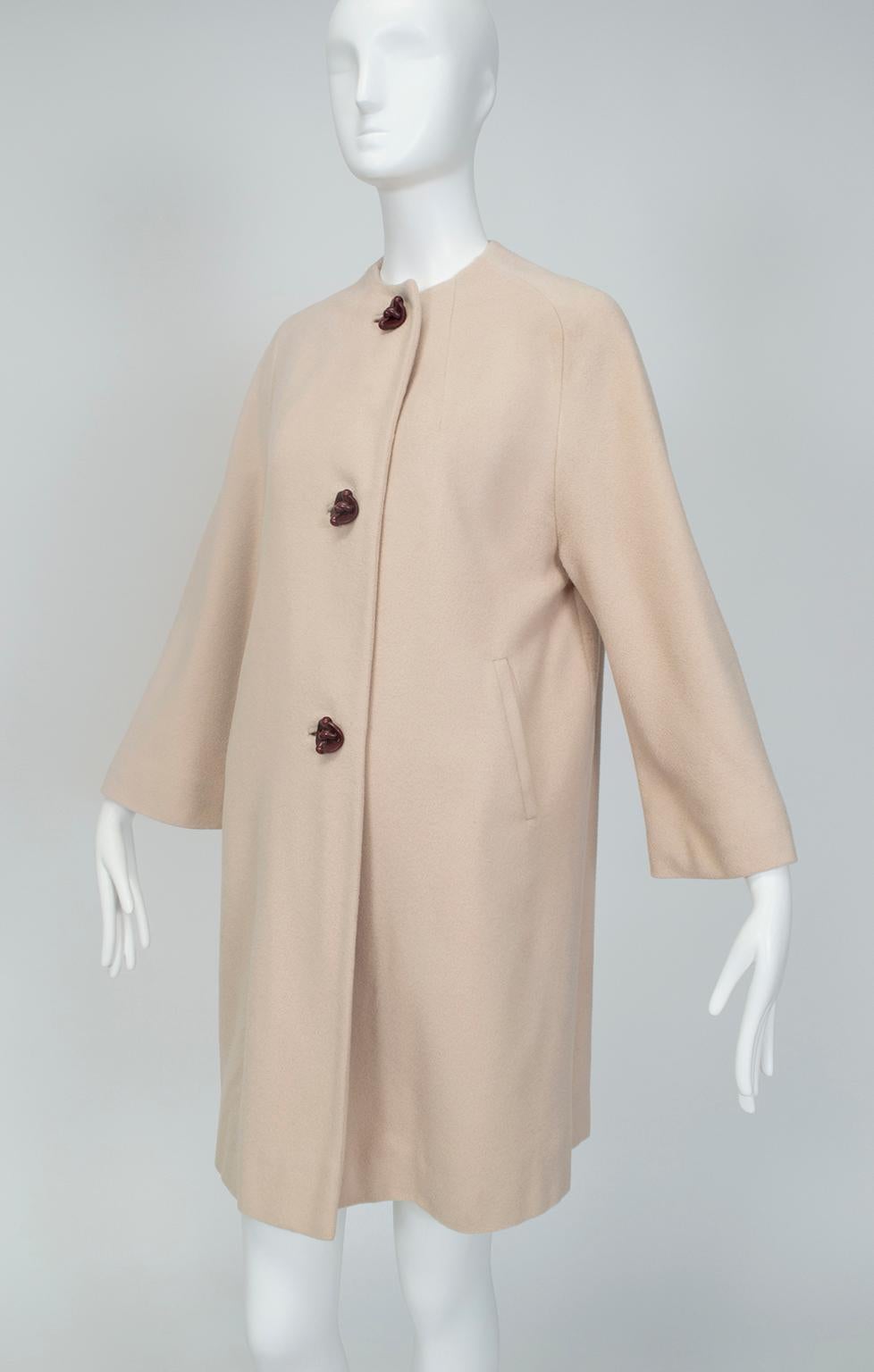 Collarless Taupe Cashmere A-Line Stroller Coat with Bakelite Buttons- S-M, 1960s In Good Condition For Sale In Tucson, AZ