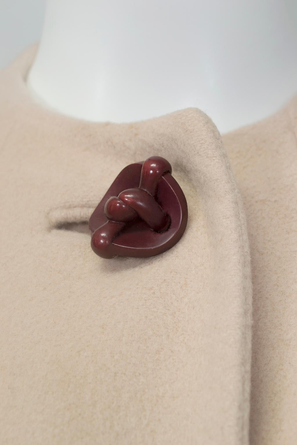 Manteau trapèze sans col en cachemire taupe avec boutons en bakélite à nœuds - S-M, années 1960 en vente 3