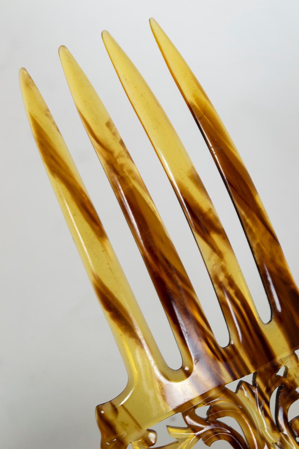 Marrone Pettine per capelli Pieneta in celluloide traforata, 1924 in vendita