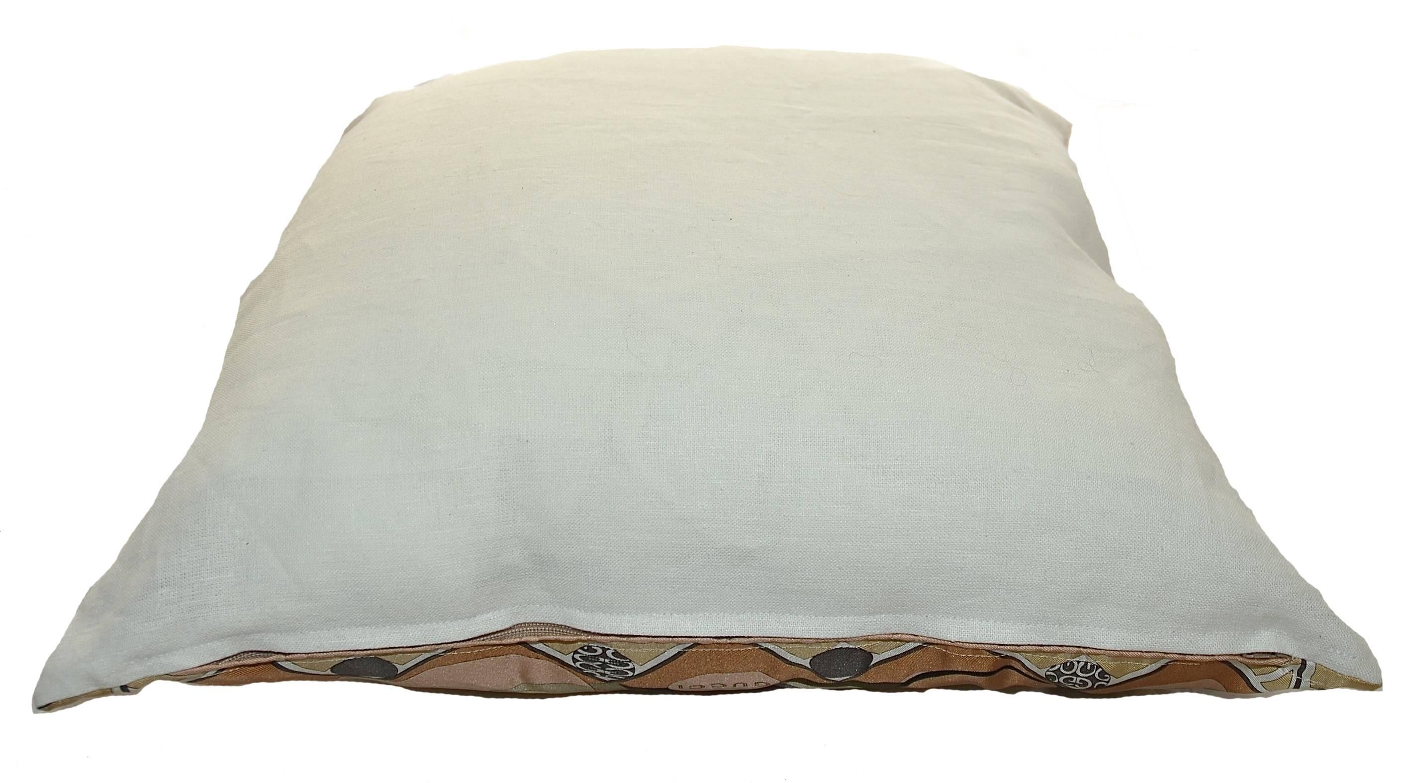 Gucci Vintage Medium Silk Scarf Pillow  For Sale 2