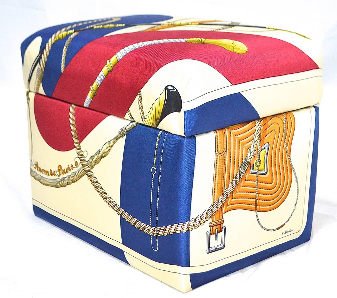 Vintage HERMES Custom Clic Clouc Scarf Kiri Box In Excellent Condition For Sale In Himeji, JP