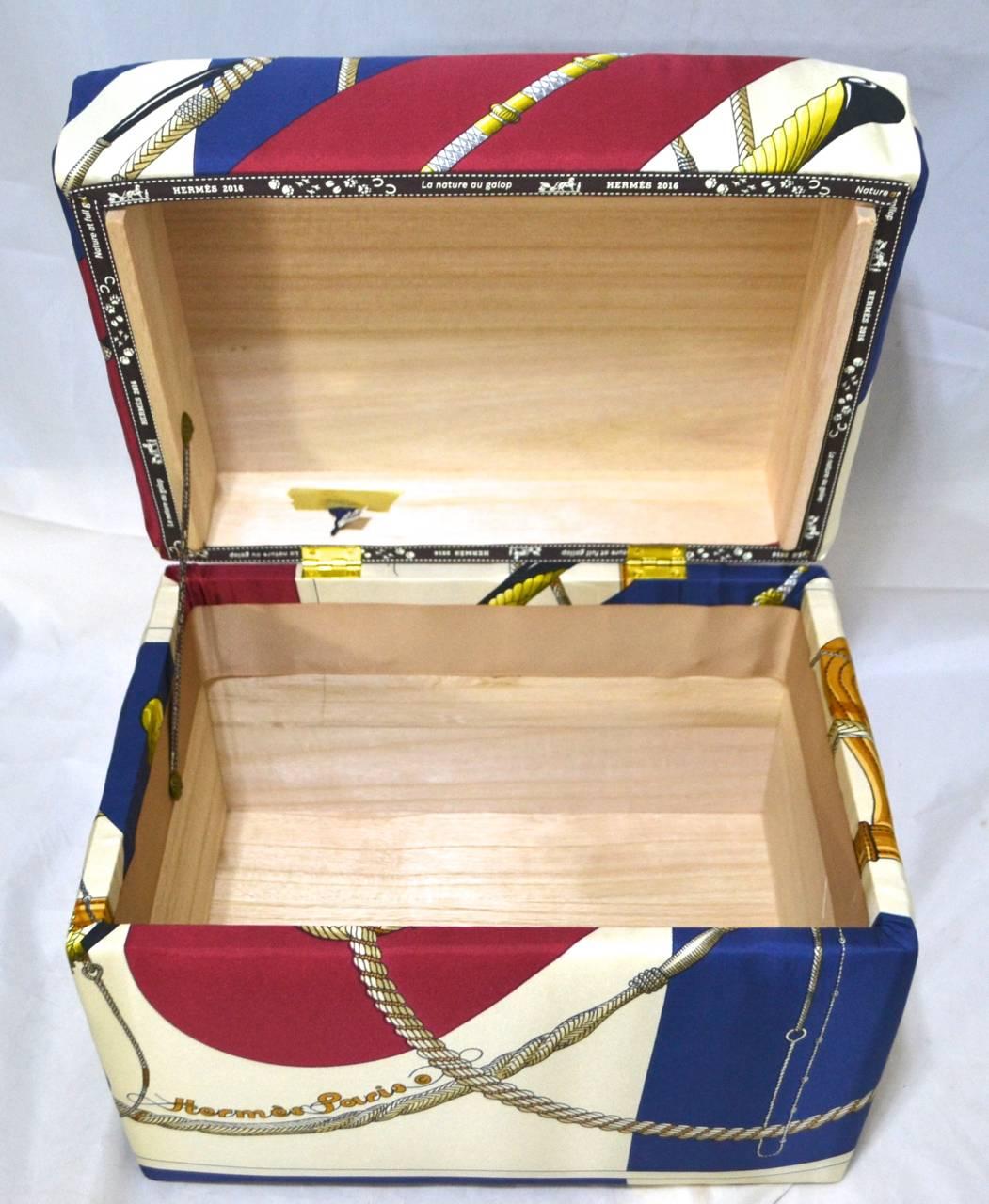 Vintage HERMES Custom Clic Clouc Scarf Kiri Box For Sale 1