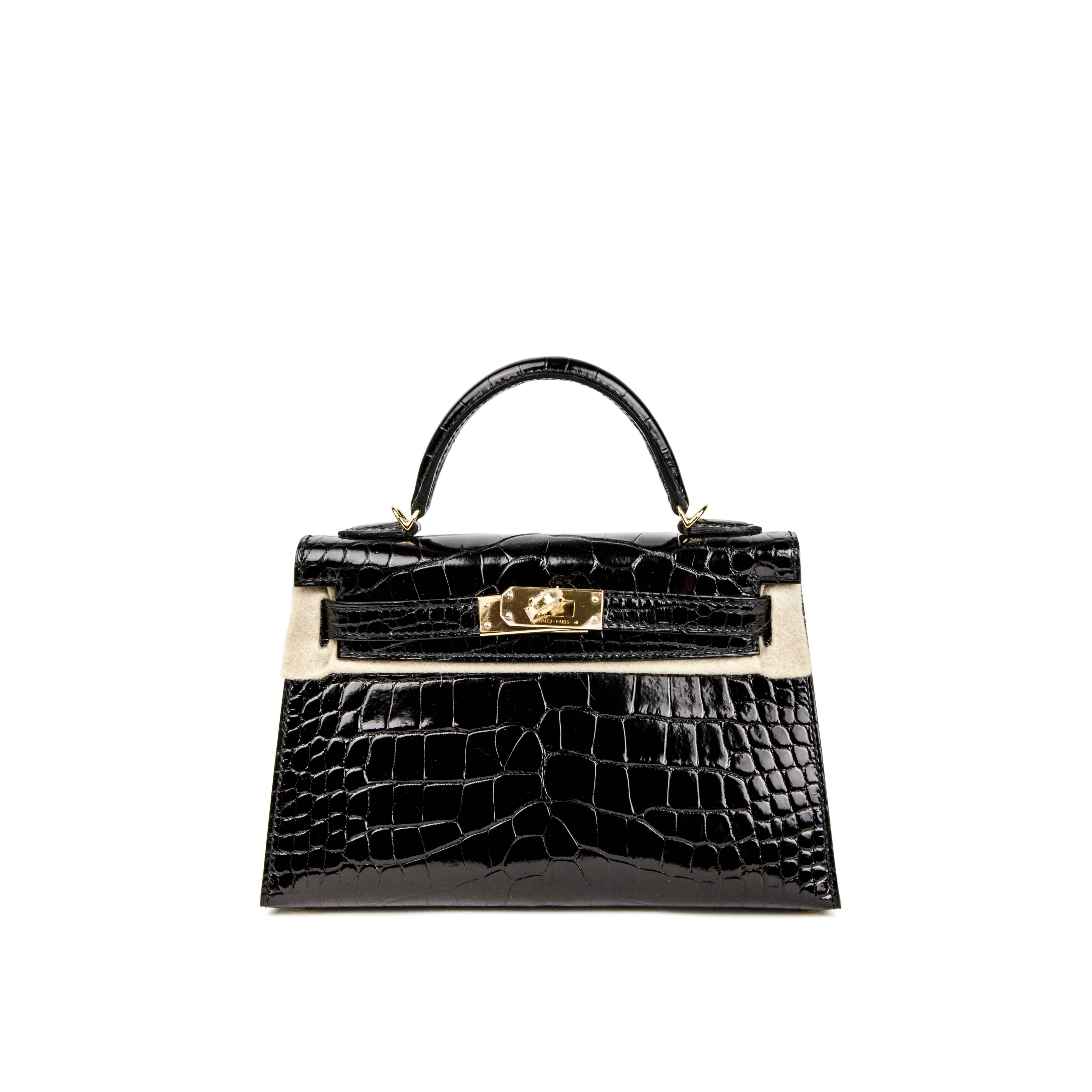 Brand New, fresh from store and never worn Hermes Mini Kelly 20 cm purse, in chick and elegant classic Black Color and Alligator Mississippiensis Shiny Leather. This nice piece has Gold hardware (GHW). The Kelly Handbag has been just picked up at