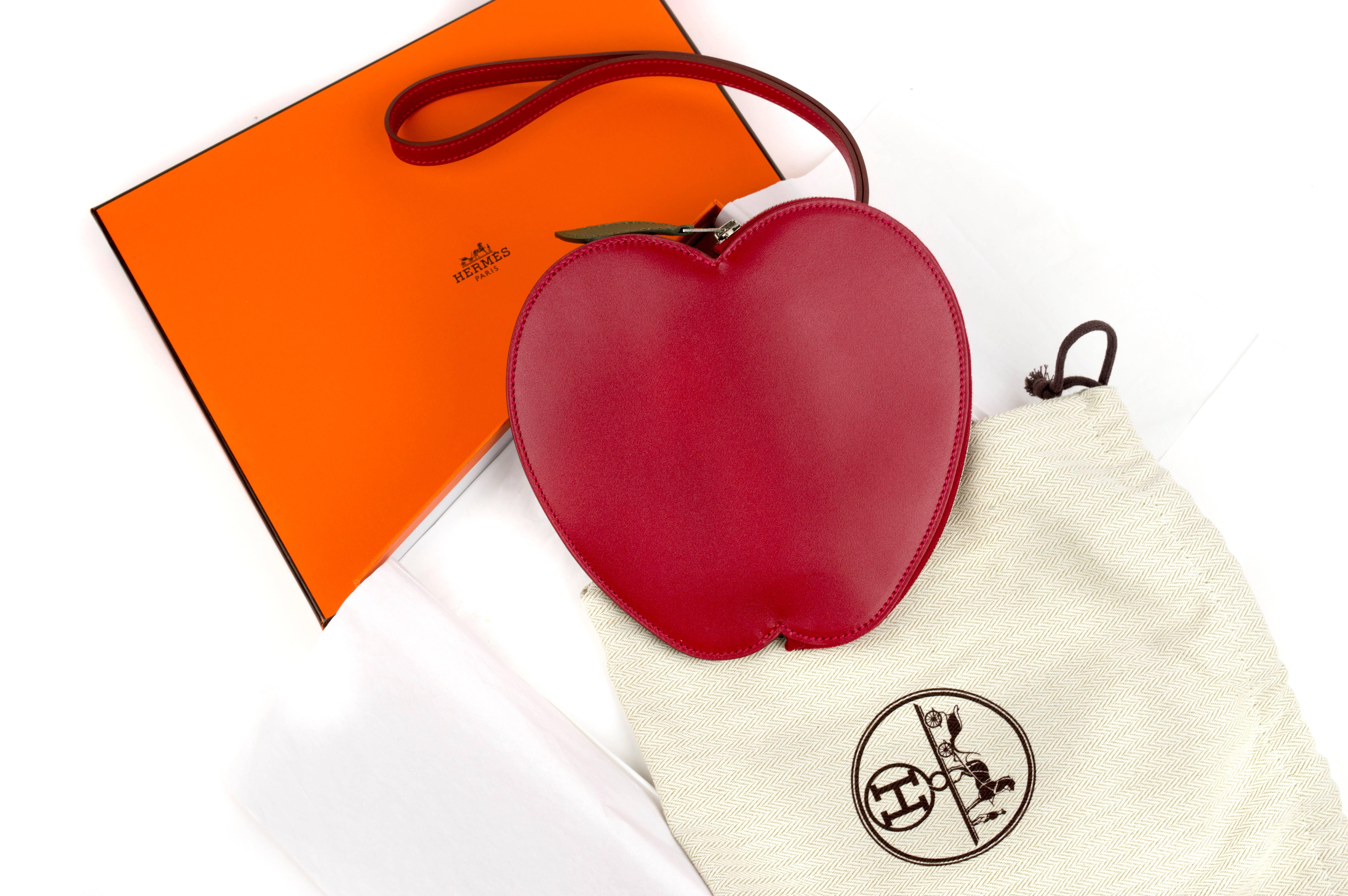 Brand New and never worn Hermes Tutti Frutti Apple Clutch from Hermes Tutti Frutti latest Spring/Summer 2016 collection released a very fun theme with a beautiful fruit. The small leather good is made of different materials such as Tadelakt leather