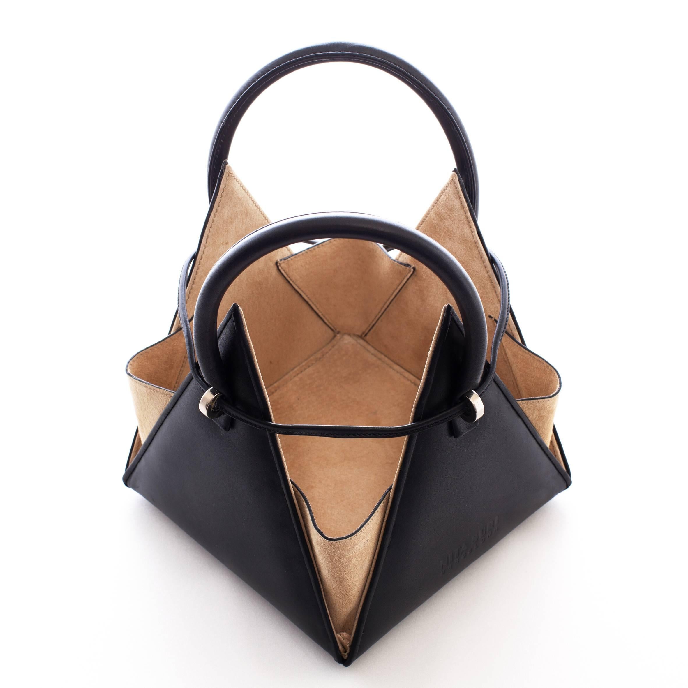 *Preorder* Estimated delivery: December 20th 2017

This Nita Suri bag is rendered in calf leather and features a pyramid silhouette.

Product Details
Unique geometric silhouette
Dual top handles
Suede lining
Composition: Calf and Sheep