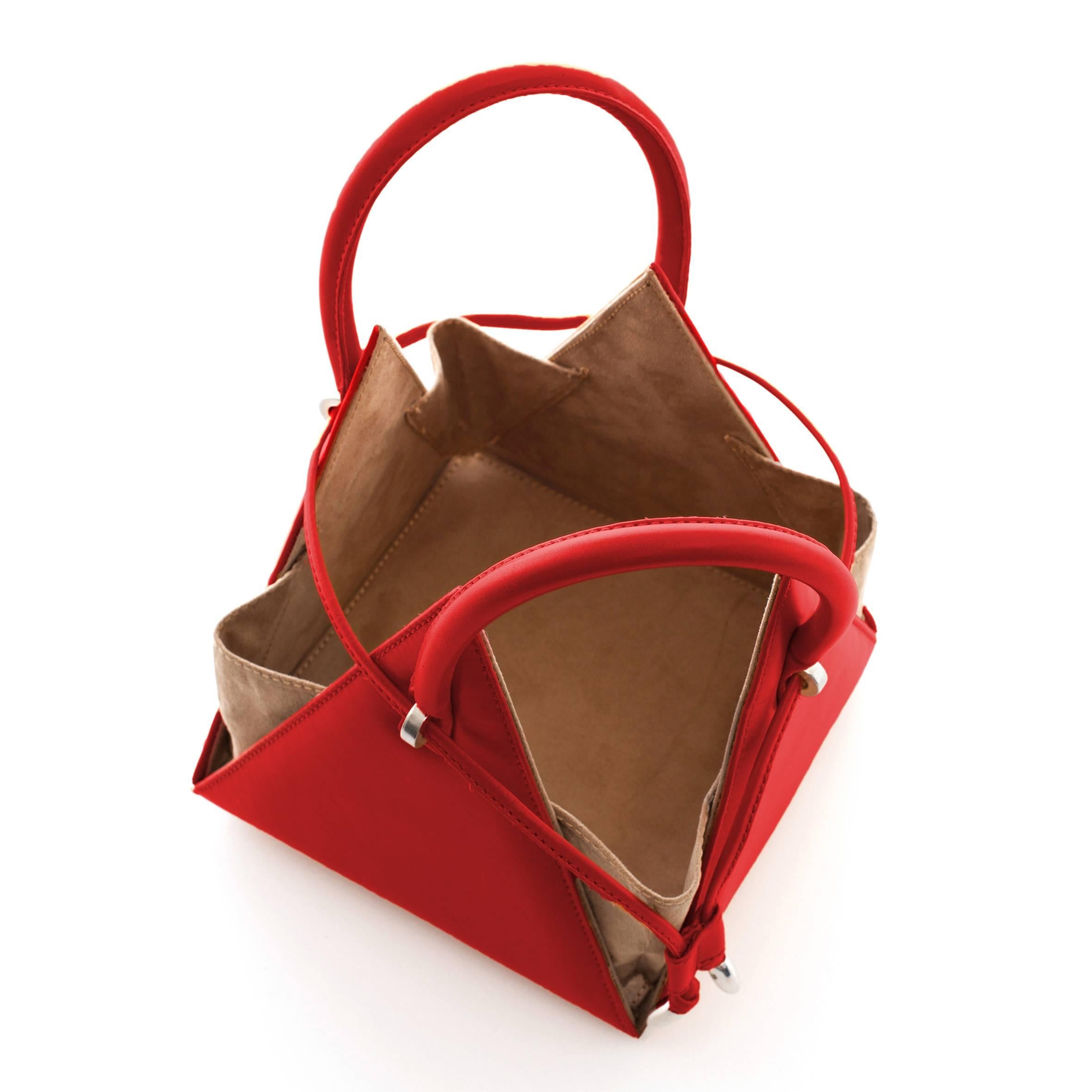 NitaSuri Lia Red Leather Pyramid Handbag In New Condition For Sale In Madrid, ES