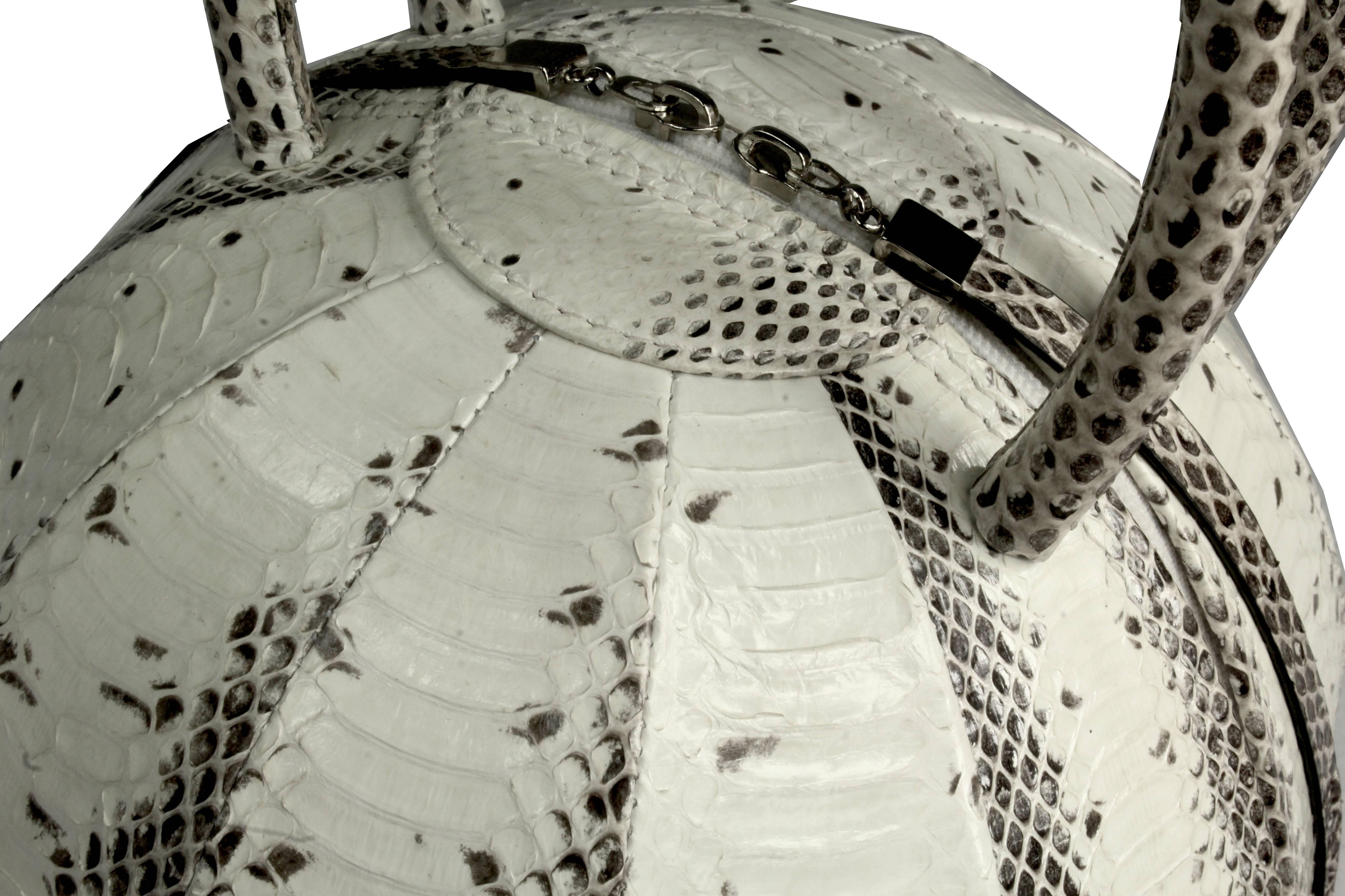 NitaSuri Exotic Snake Sphere Handbag In New Condition For Sale In Madrid, ES