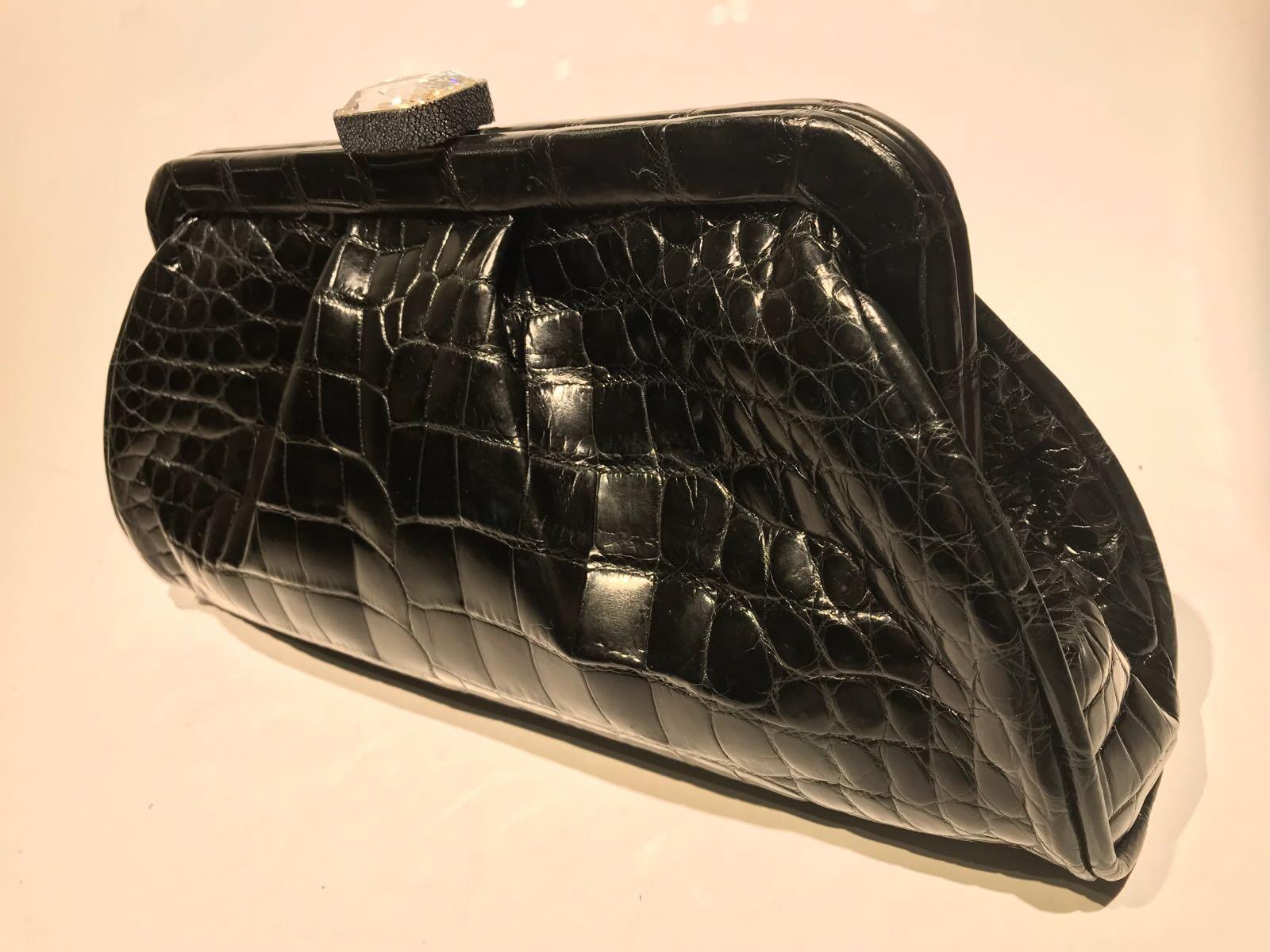 Ana Switzerland Crocodile Grey Clutch 9 inches frame.  In New Condition For Sale In Lugano, CH