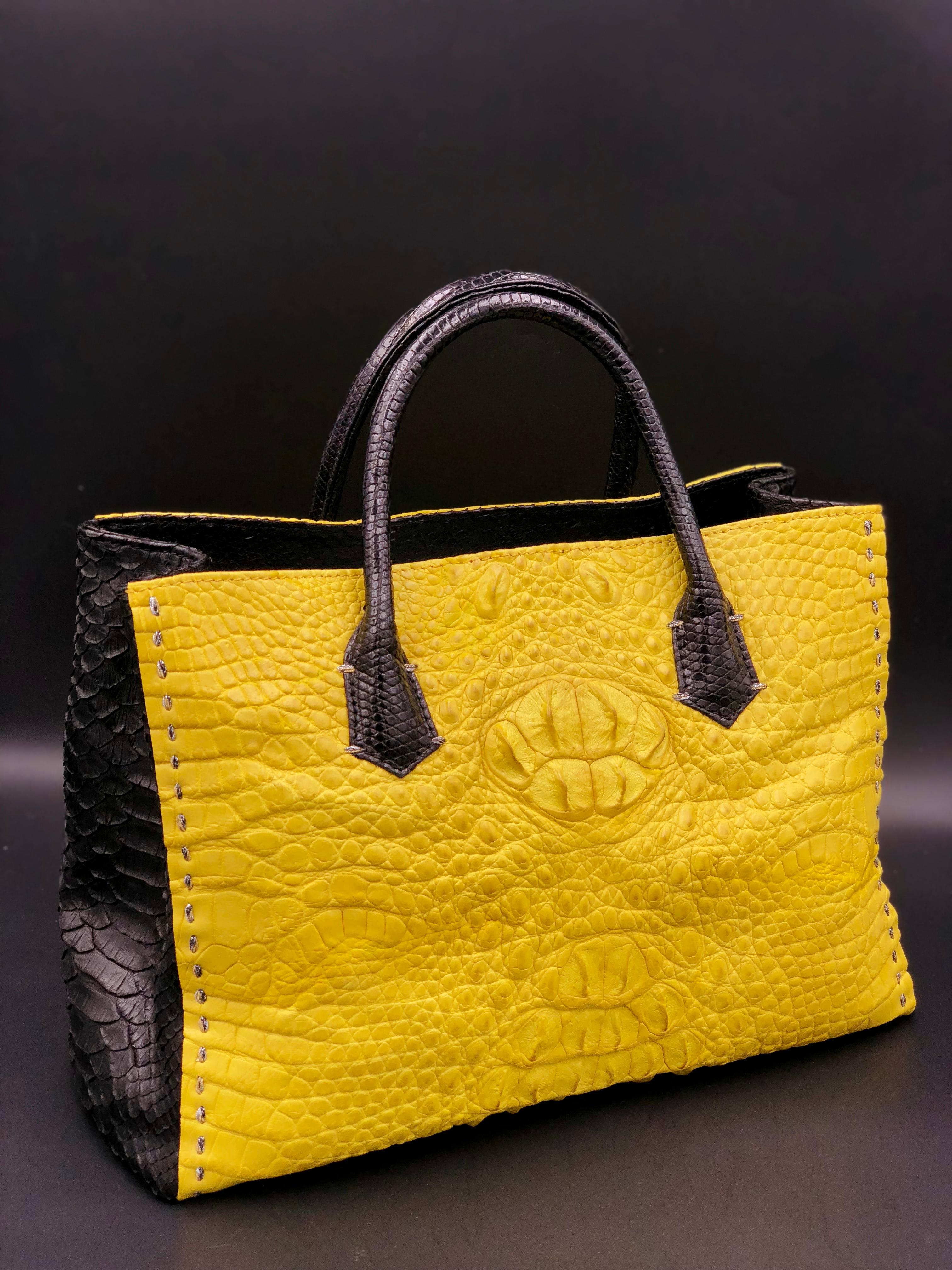 Ana Switzerland Horn Crocodile Tote bag In New Condition For Sale In Lugano, CH