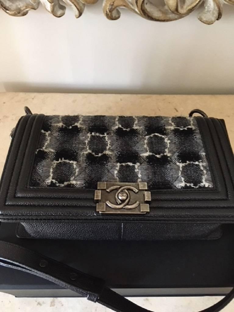 Women's Chanel Medium Gray Caviar and Tweed Boy Bag For Sale