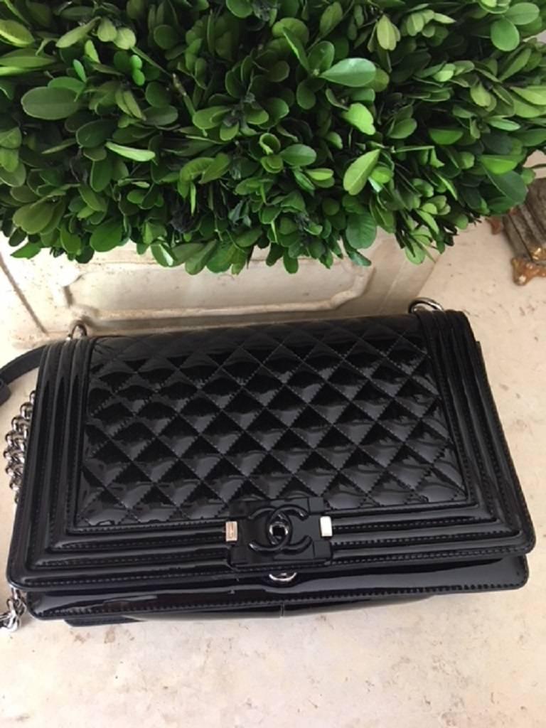 Chanel Medium Patent Leather Plexiglass Boy Bag  For Sale 3