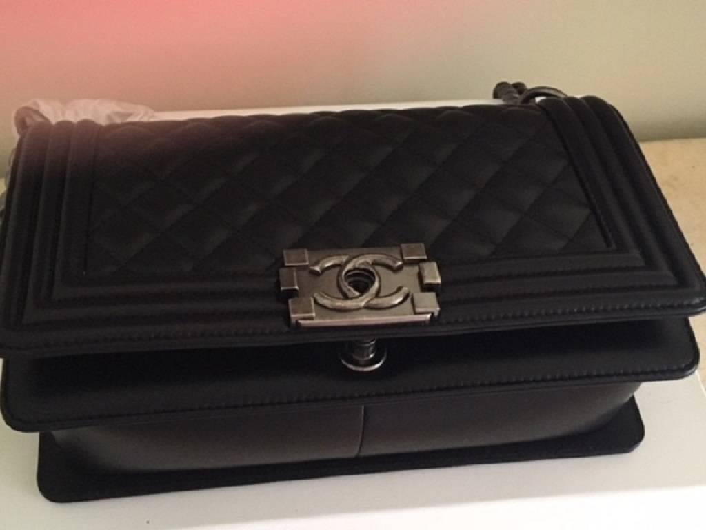 Chanel Old Medium boy bag in quilted lambskin leather with Ruthenium Hardware  4