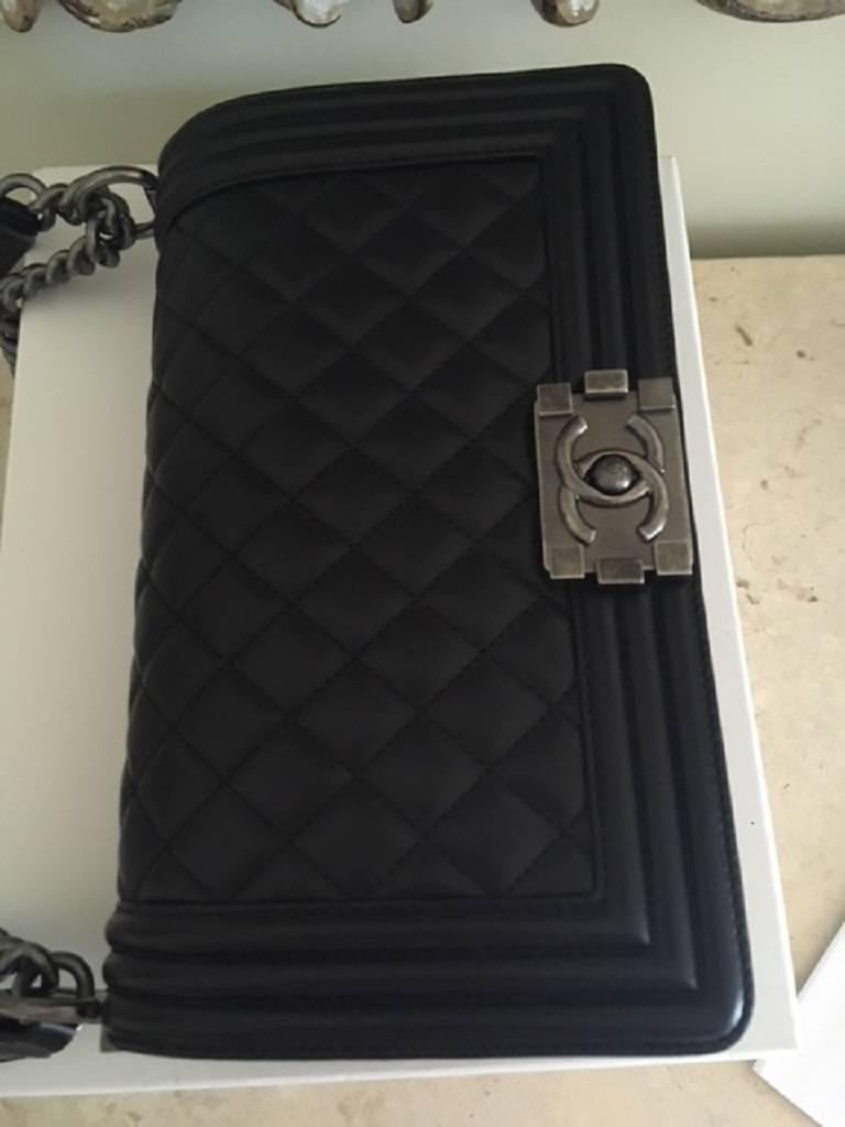 Chanel Old Medium boy bag in quilted lambskin leather with Ruthenium Hardware  9